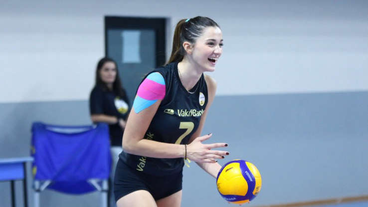 Milli voleybolcu Zehra Güneş'in kardeşleri de voleybolcu çıktı! (3)