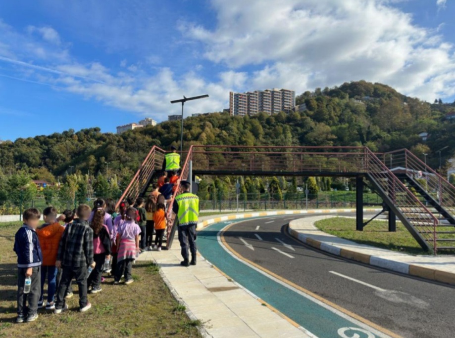 Zonguldak İl Jandarma Komutanlığı'ndan çocuklara trafik eğitimi... (3)