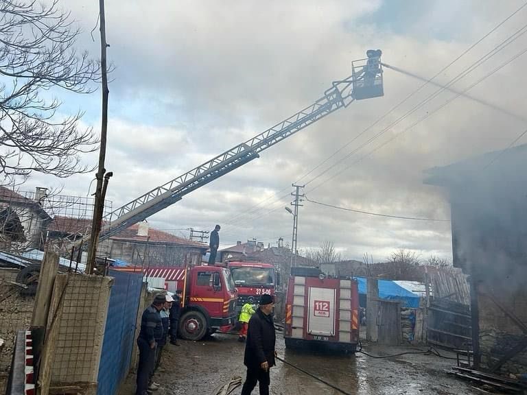 Kastamonu'da felaketler silsilesi! Köyde yine yangın çıktı (4)