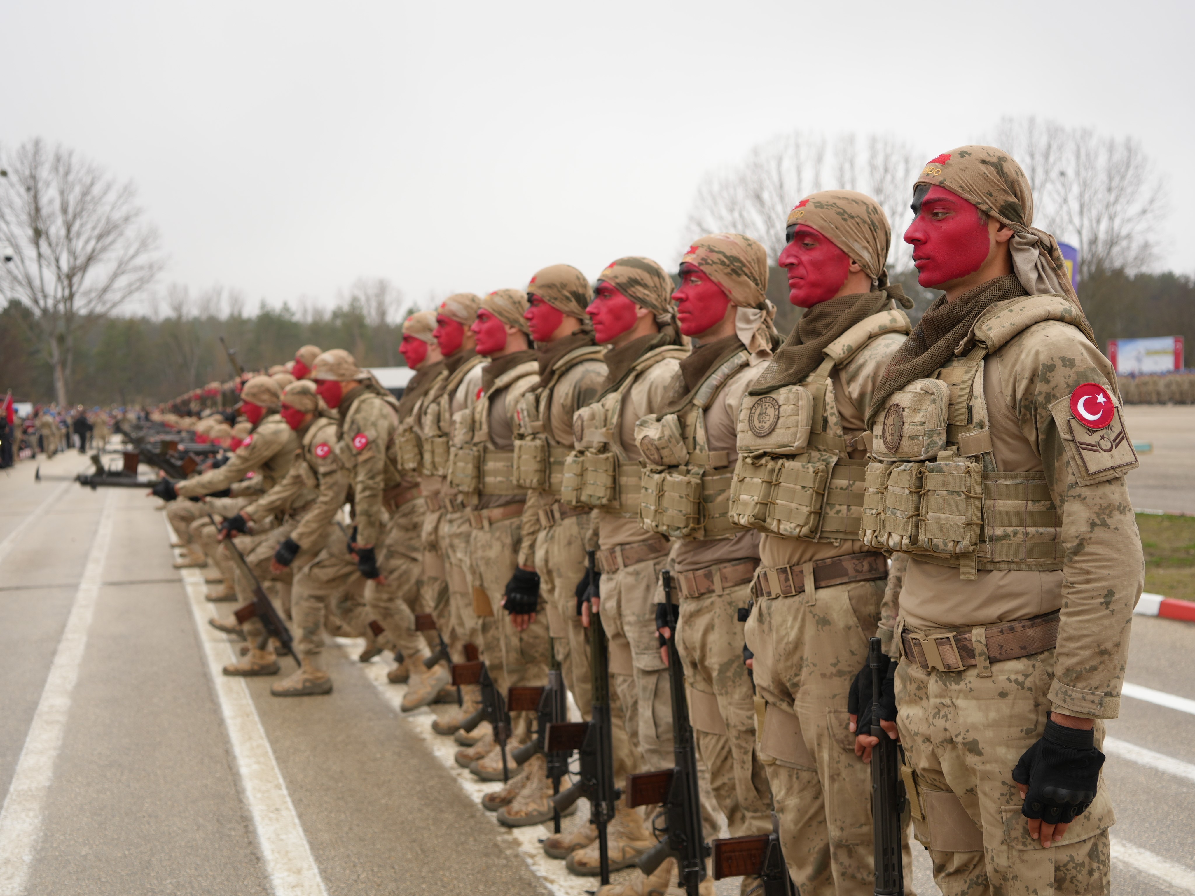 Komandoların zeybek oyununa alkış.. (9)