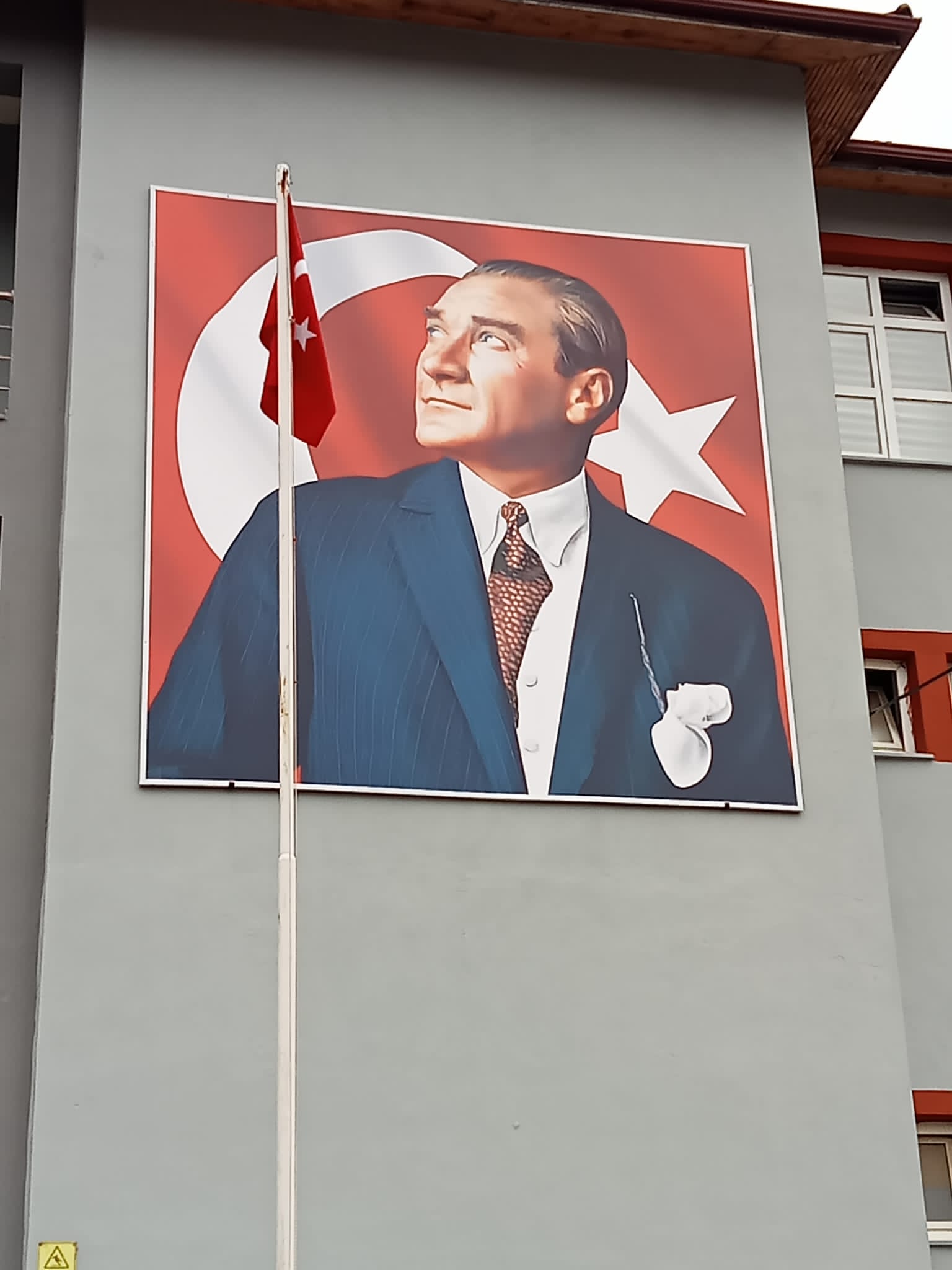 Semerci’den, Köksal Toptan’a Dev Atatürk Posteri! (2)