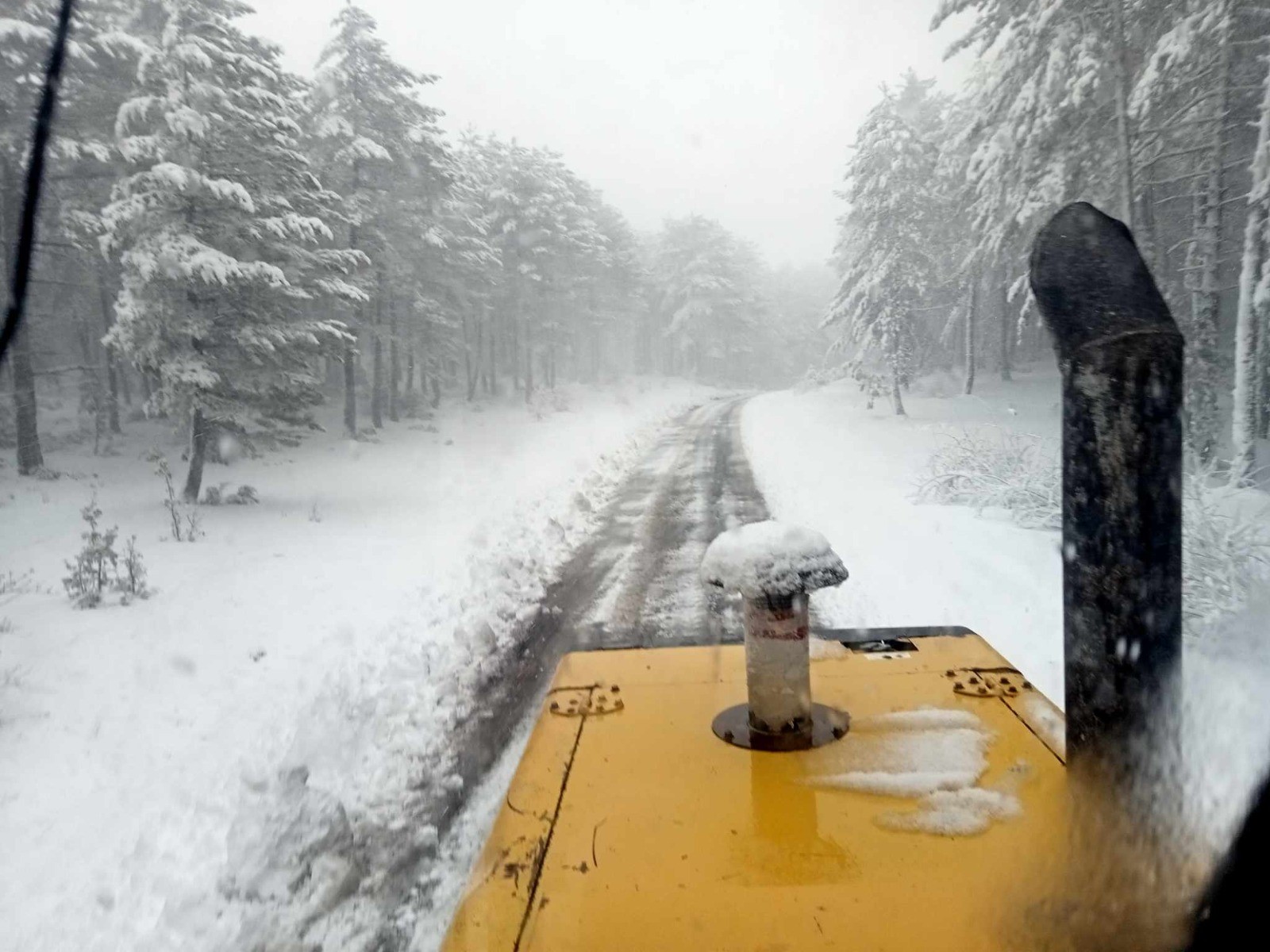 Yoğun Kar Yağışı Yüzlerce Köy Yolunu Kapattı! (3)