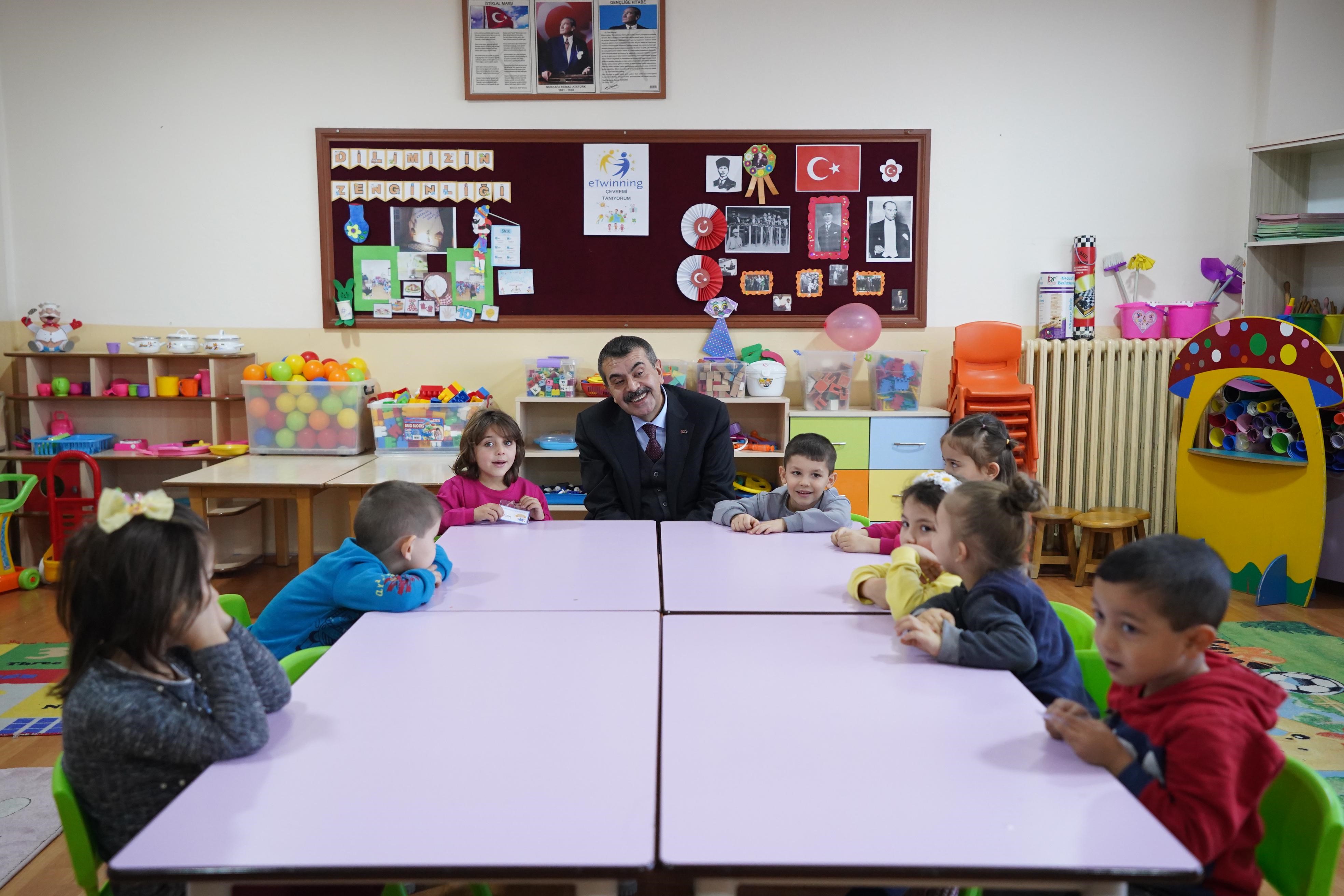 Milli Eğitim Bakanı Yusuf Tekin, Öğrenci Ve Öğretmenlerle Buluştu! (7)
