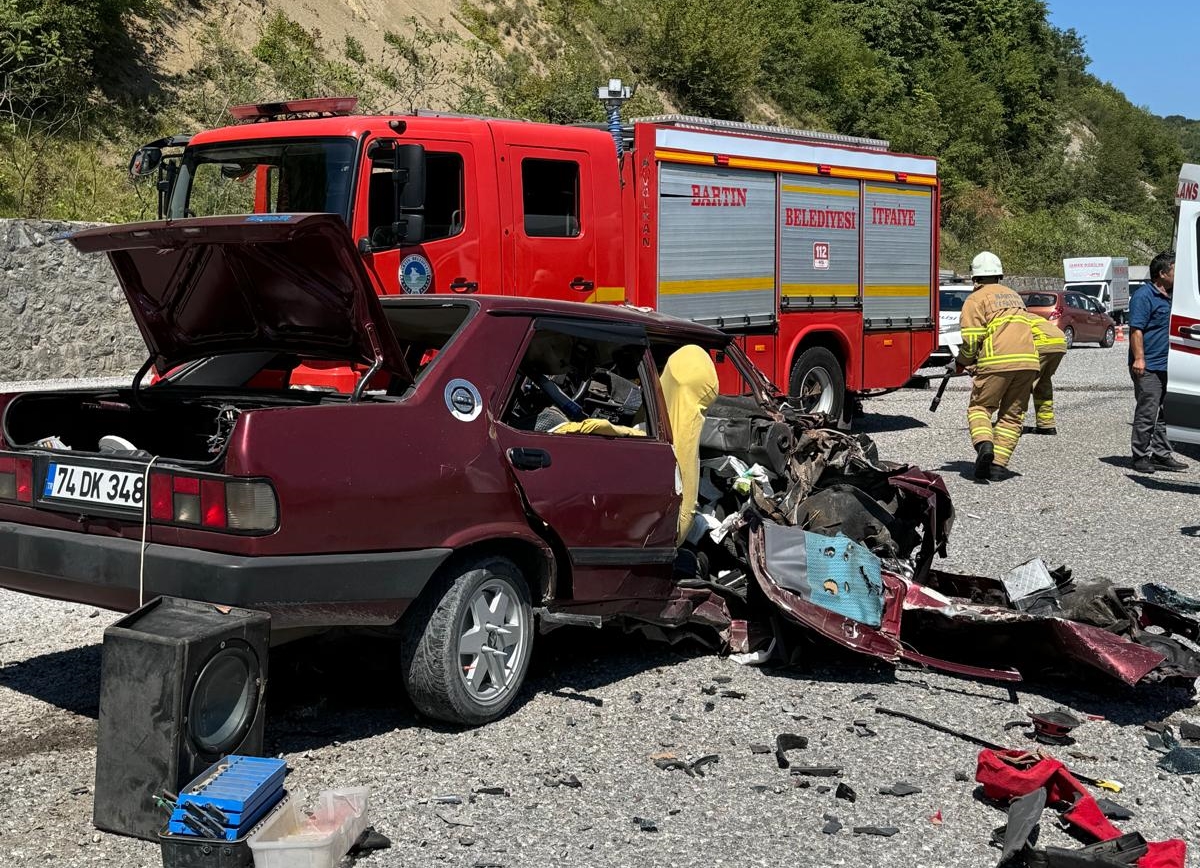 Korkunç Kaza! Tofaş Hurdaya Döndü, Yaralılar Var! Bartin Haberleri̇ (3)