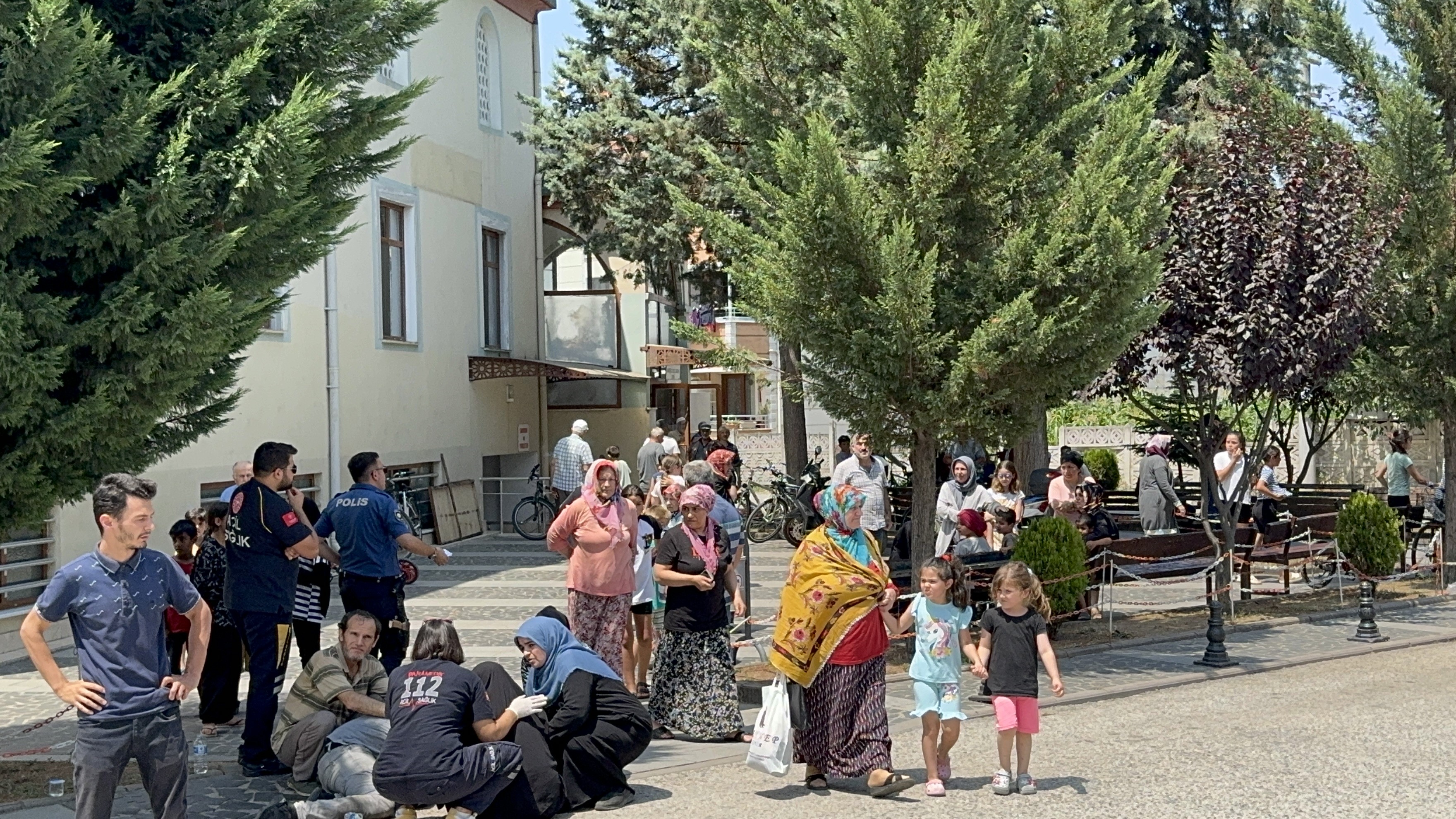 Kur'an Kursu Çıkışı Feci Kaza! Minik Abdurrahman Kamyonun Altında Can Verdi Düzce (2)