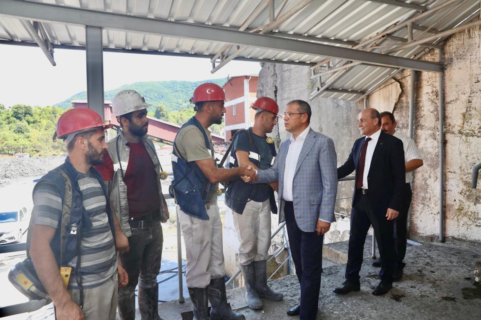 Madencilerden Bakan Yardımcısına Aşure...zonguldak Haberleri (4)