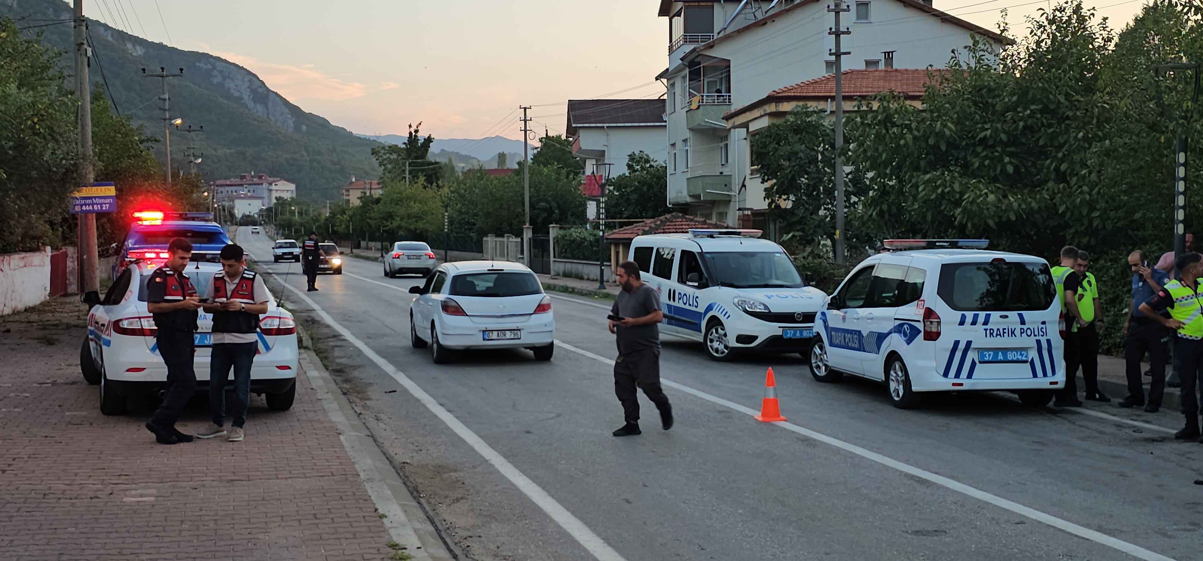 Boşanma Aşamasındaki Eşini Pompalı Tüfekle Vurdu, Kaçarken Polise Çarptı Bartın (1)