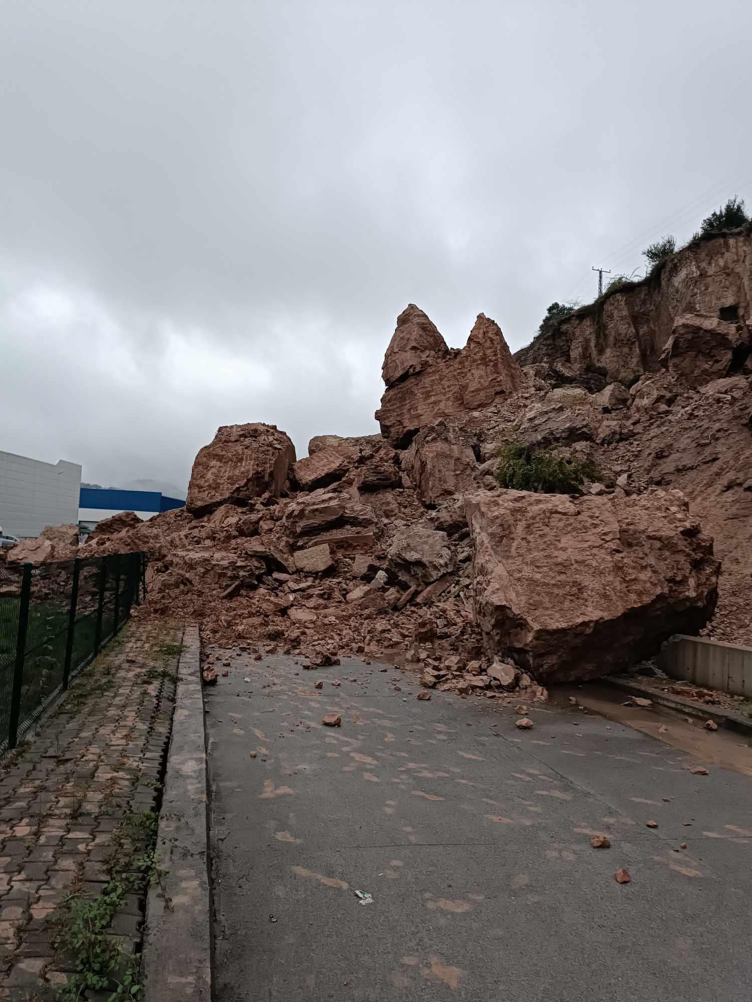 Heyelan OSB'yi yuttu! Mezarlıklar kaydı, evler su altında!zonguldak haberleri