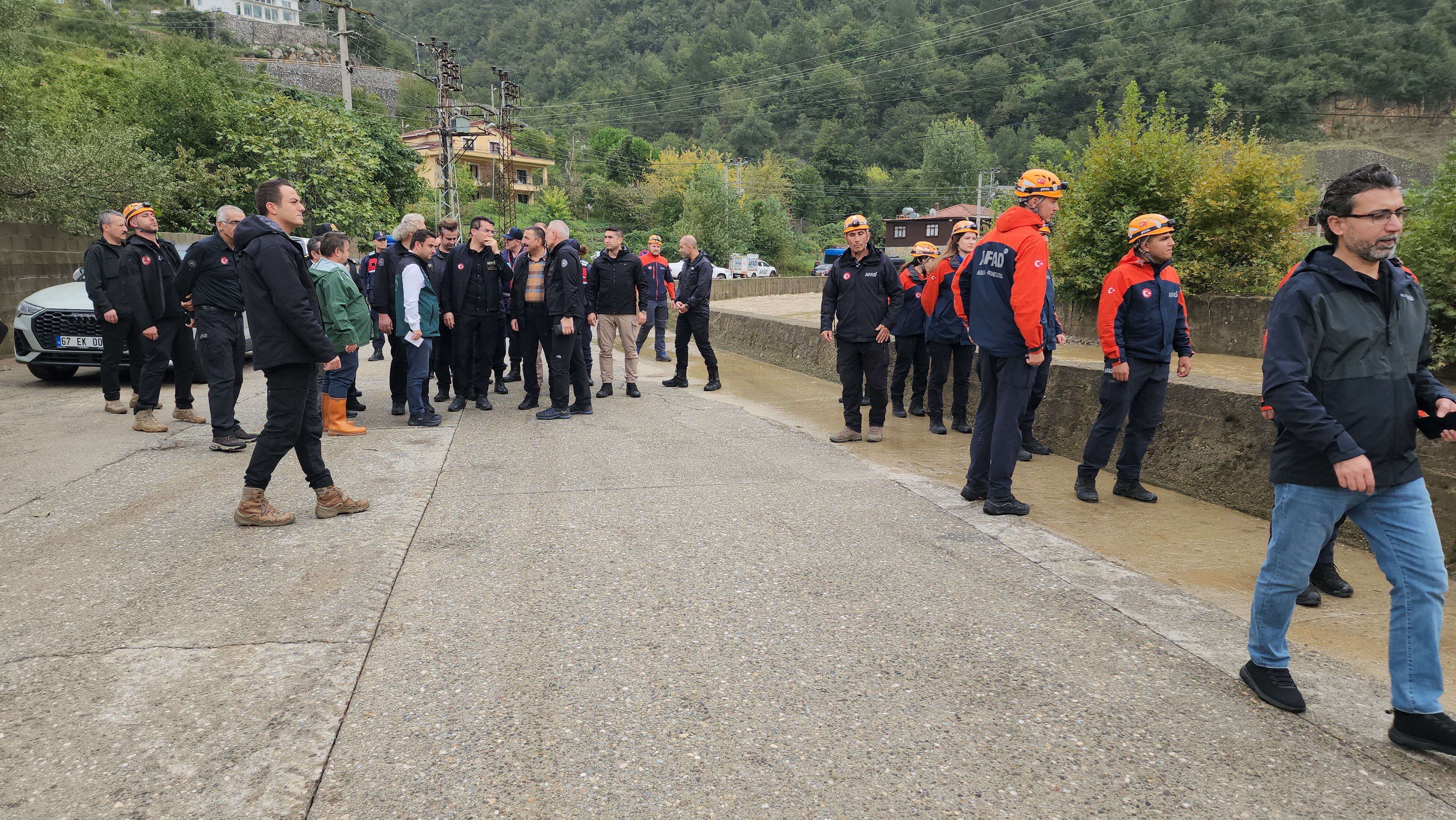 Afad Başkanı Okay Memiş, Kozlu’da İncelemelerde Bulundu...zonguldak Haberleri (2)