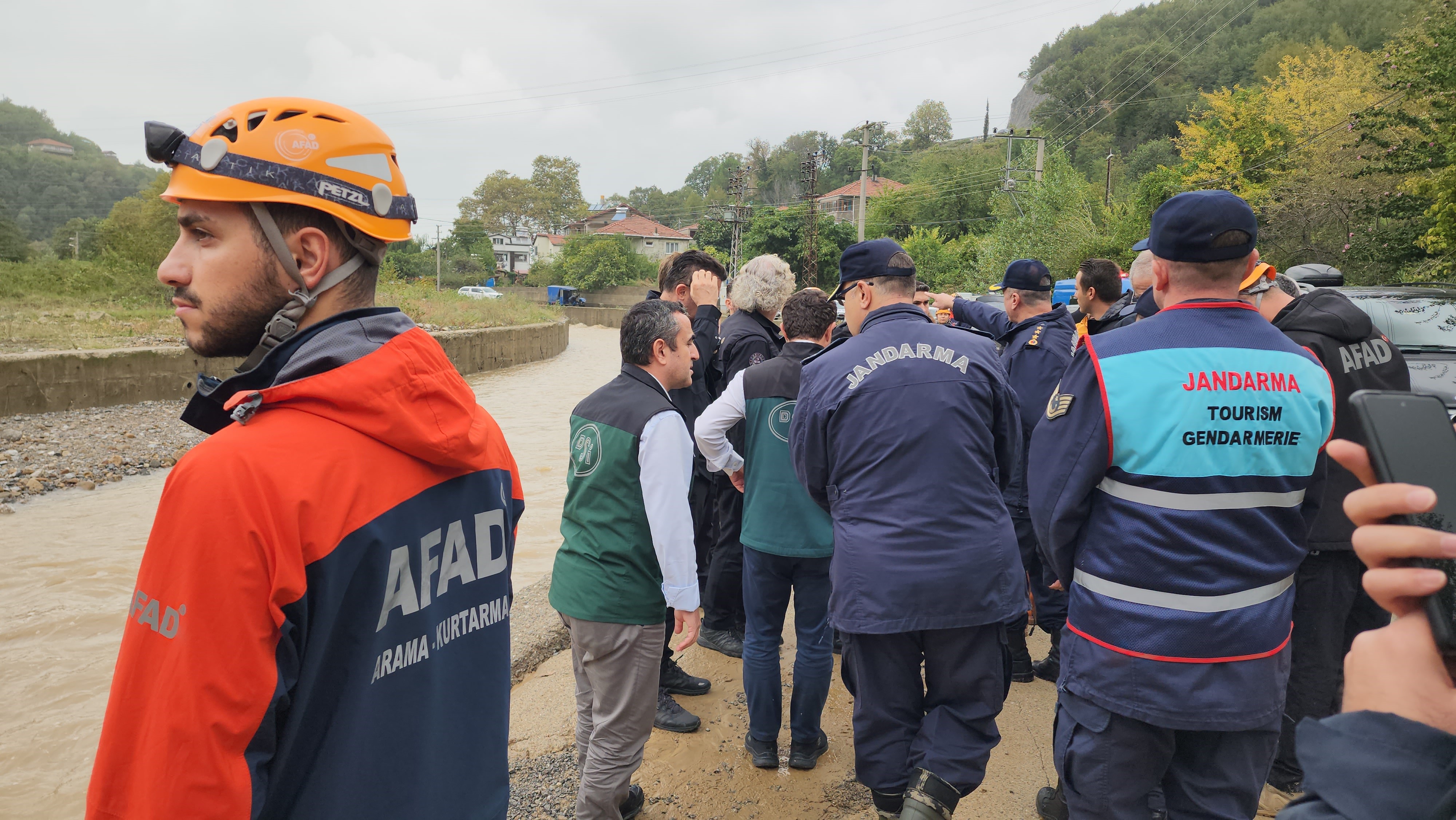 Afad Başkanı Okay Memiş, Kozlu’da İncelemelerde Bulundu...zonguldak Haberleri (4)