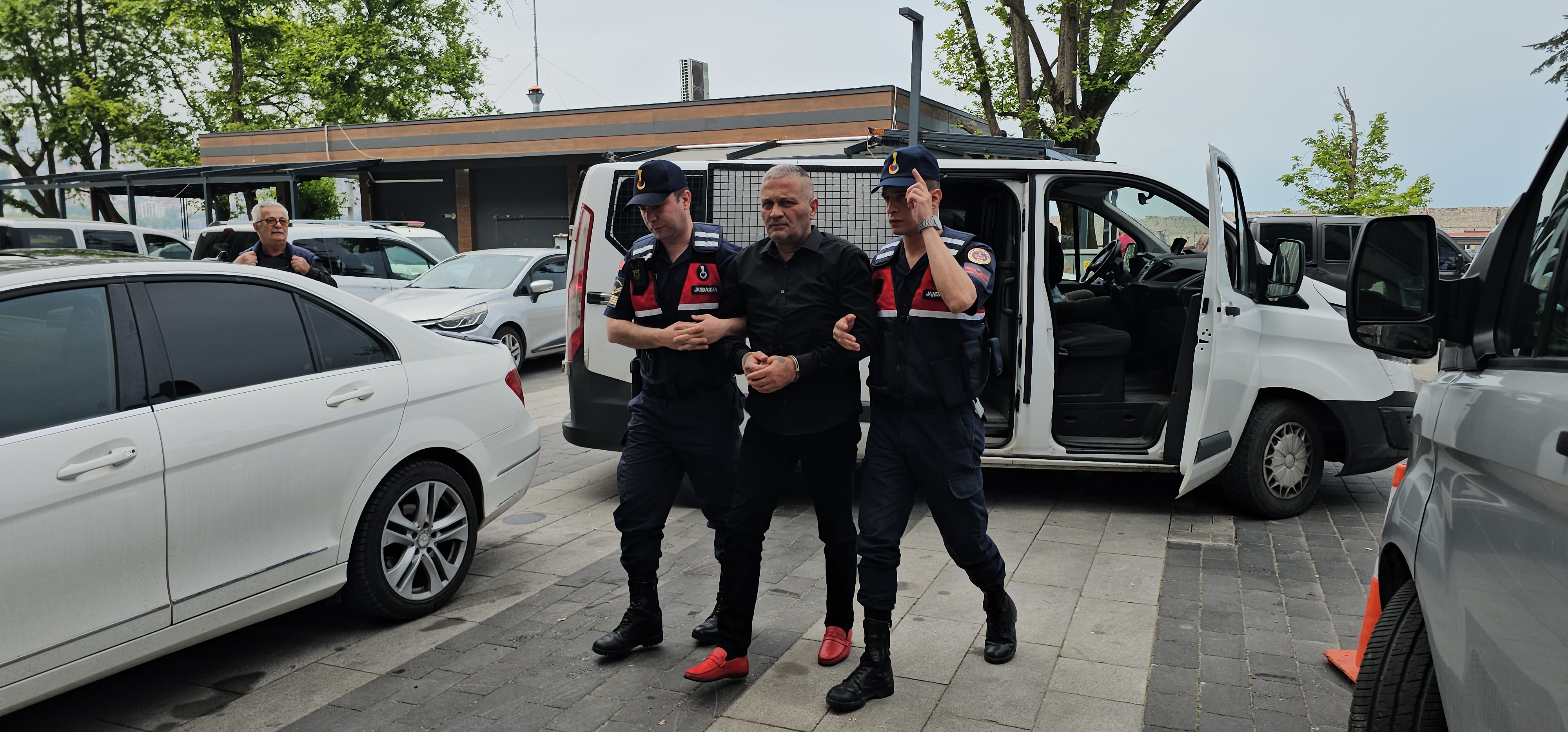 Zonguldak'ta Kıskançlık Dehşeti! Öğretmen Sevgilisini Defalarca Bıçakladı!