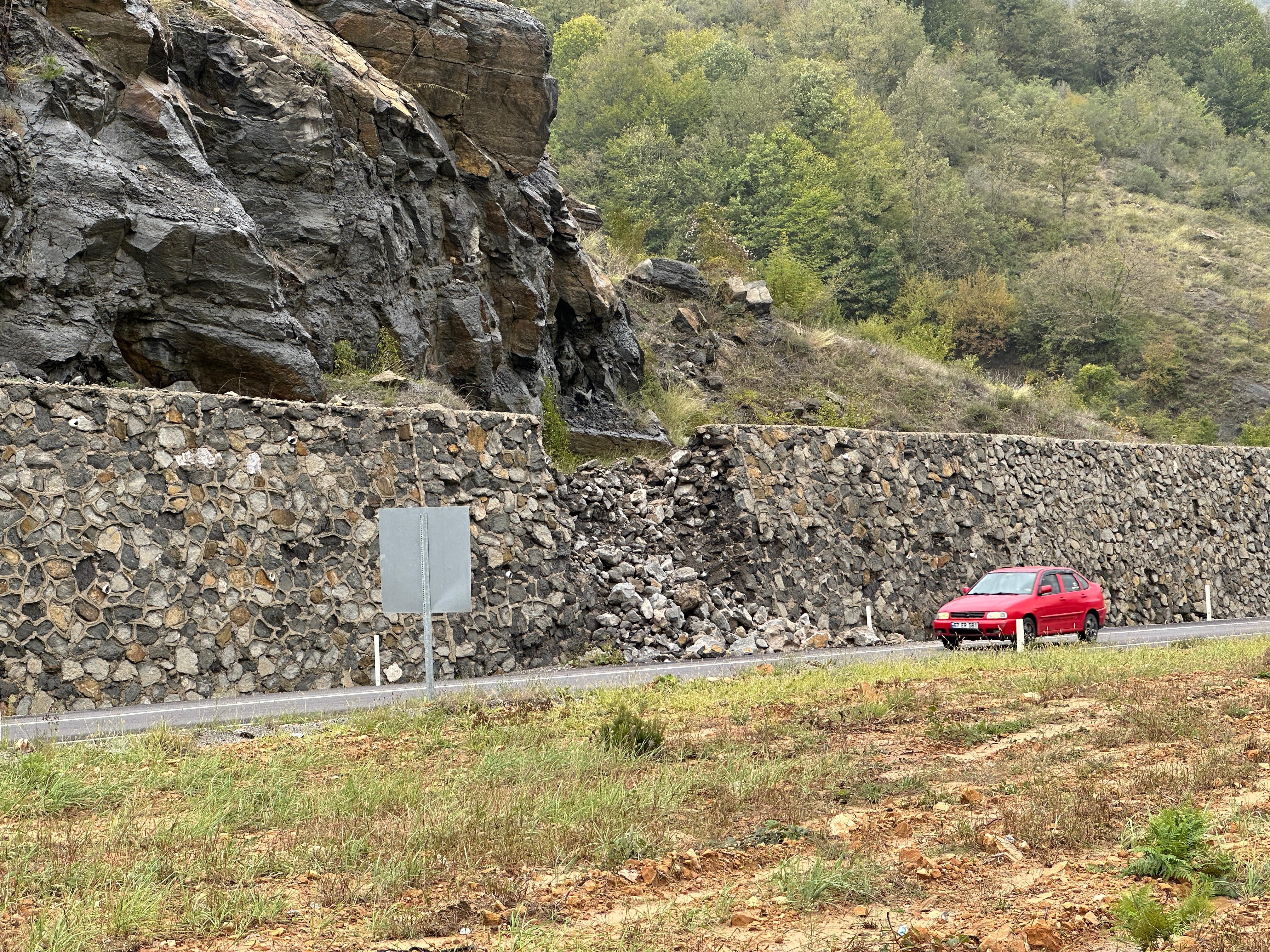 Sürücüler Dikkat! Zonguldak Ankara Yolunda Çökme! (3)