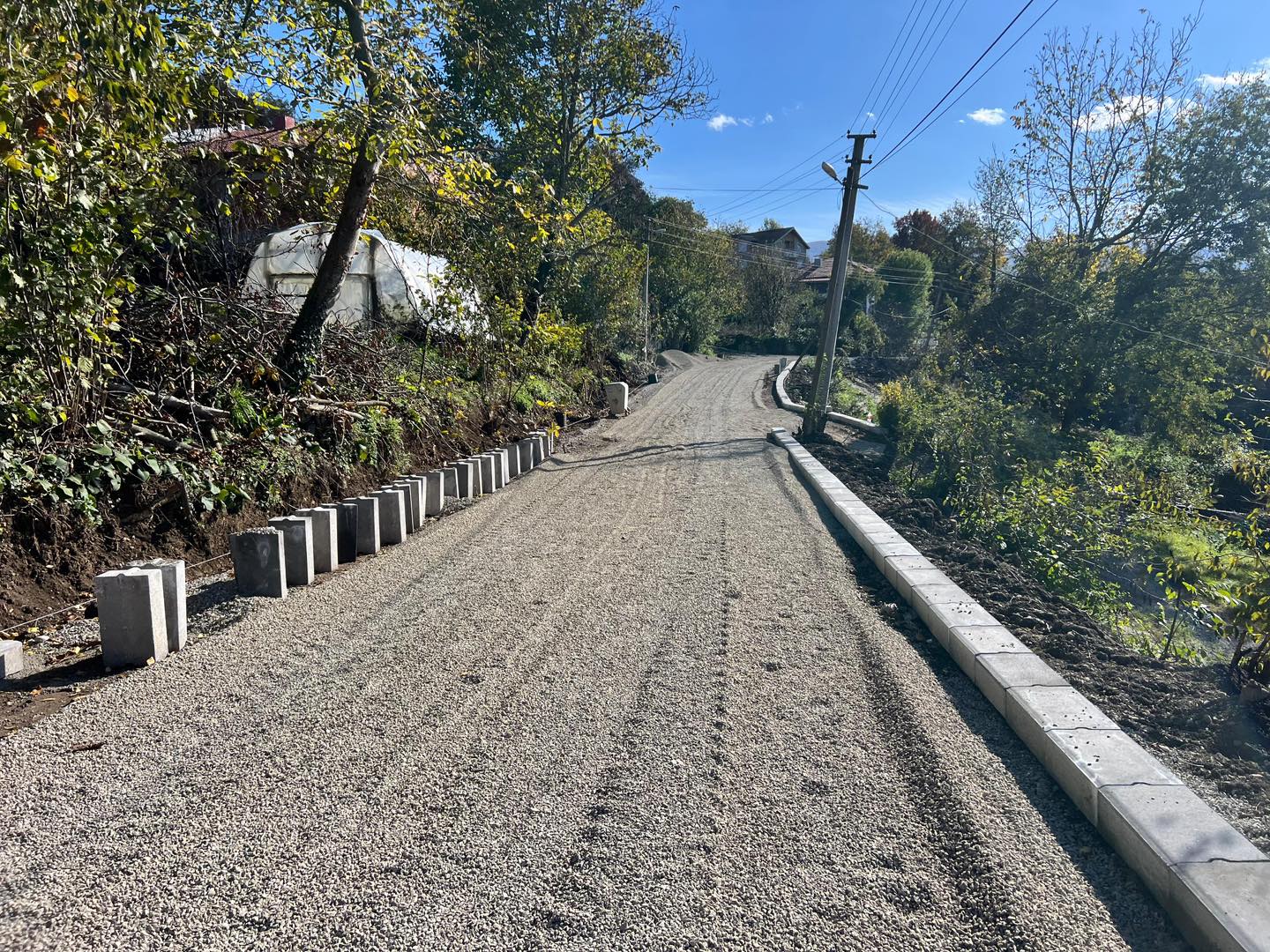 Gökçebey Belediye Başkanı Vedat Öztürk, Üçburgu Mahallesi’nde Devam Eden Yol Yapım Çalışmalarını Yerinde Inceledi. (1)