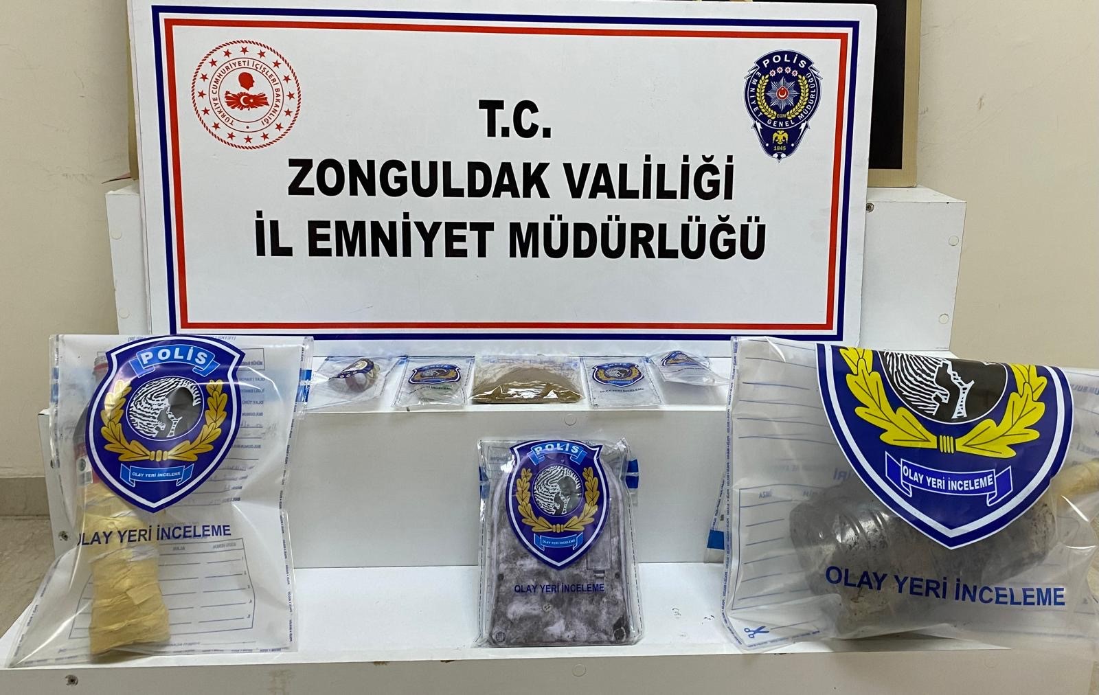 Zonguldak'ta Jandarma Ve Emniyetten Silah Ve Uyuşturucu Operasyonu! (3)