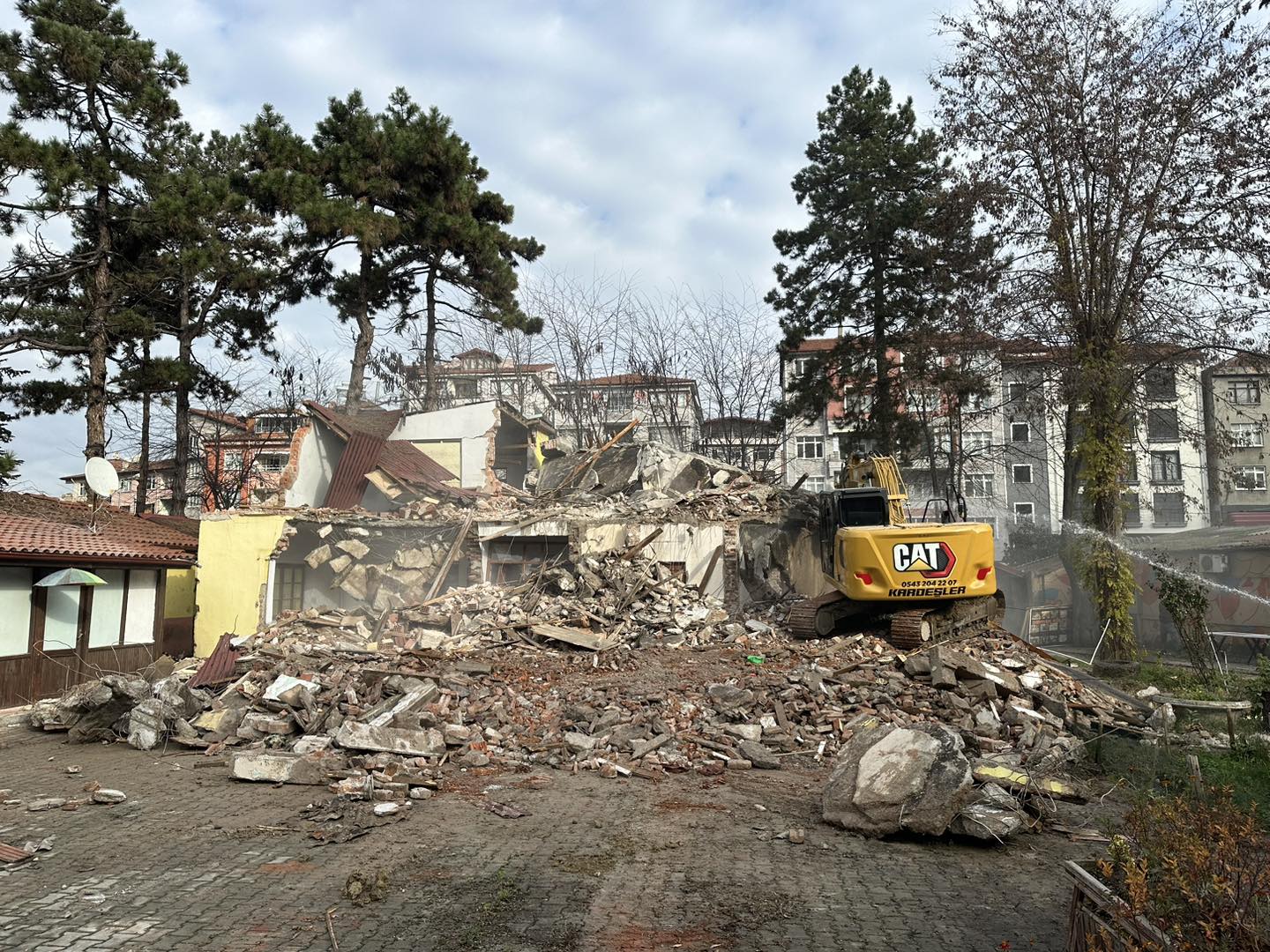 Devrek’te 90 Yıllık Tarih Yıkılıyor! Eski Kaymakam Evi Yerine Ne Yapılacak Devrek Haber (2)