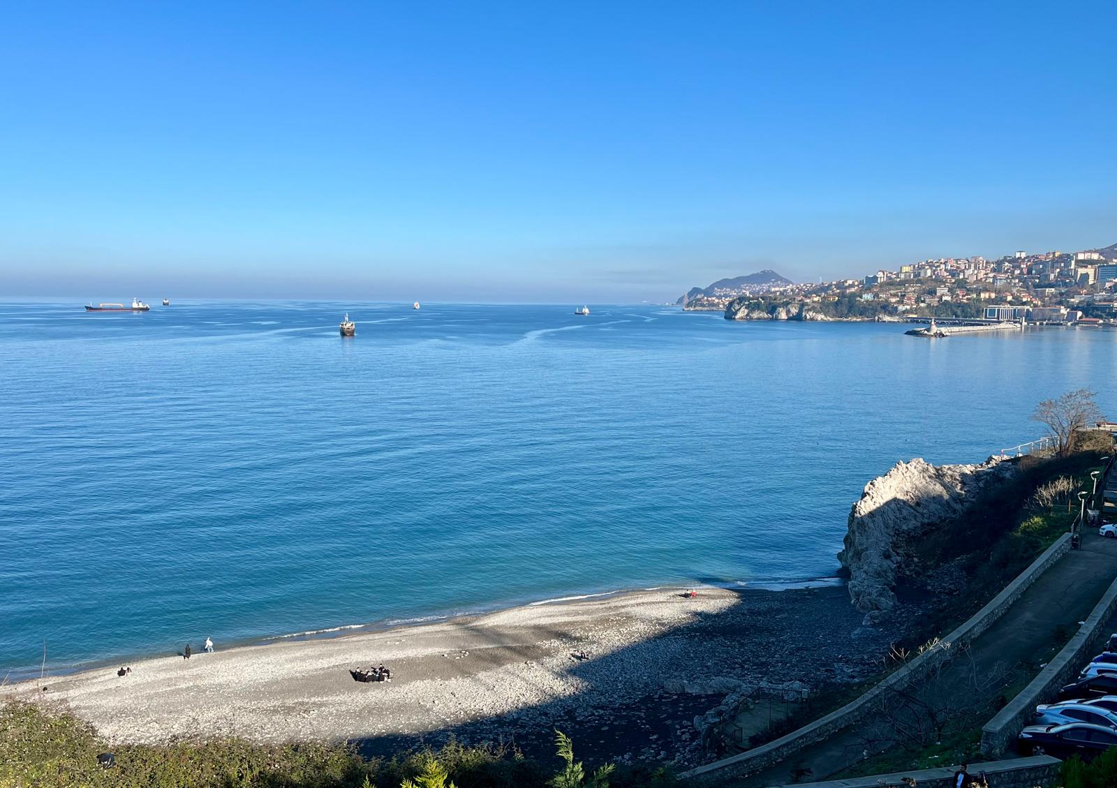 Kızlar Plajı’nda kış güneşi keyfi! | Zonguldak Haber