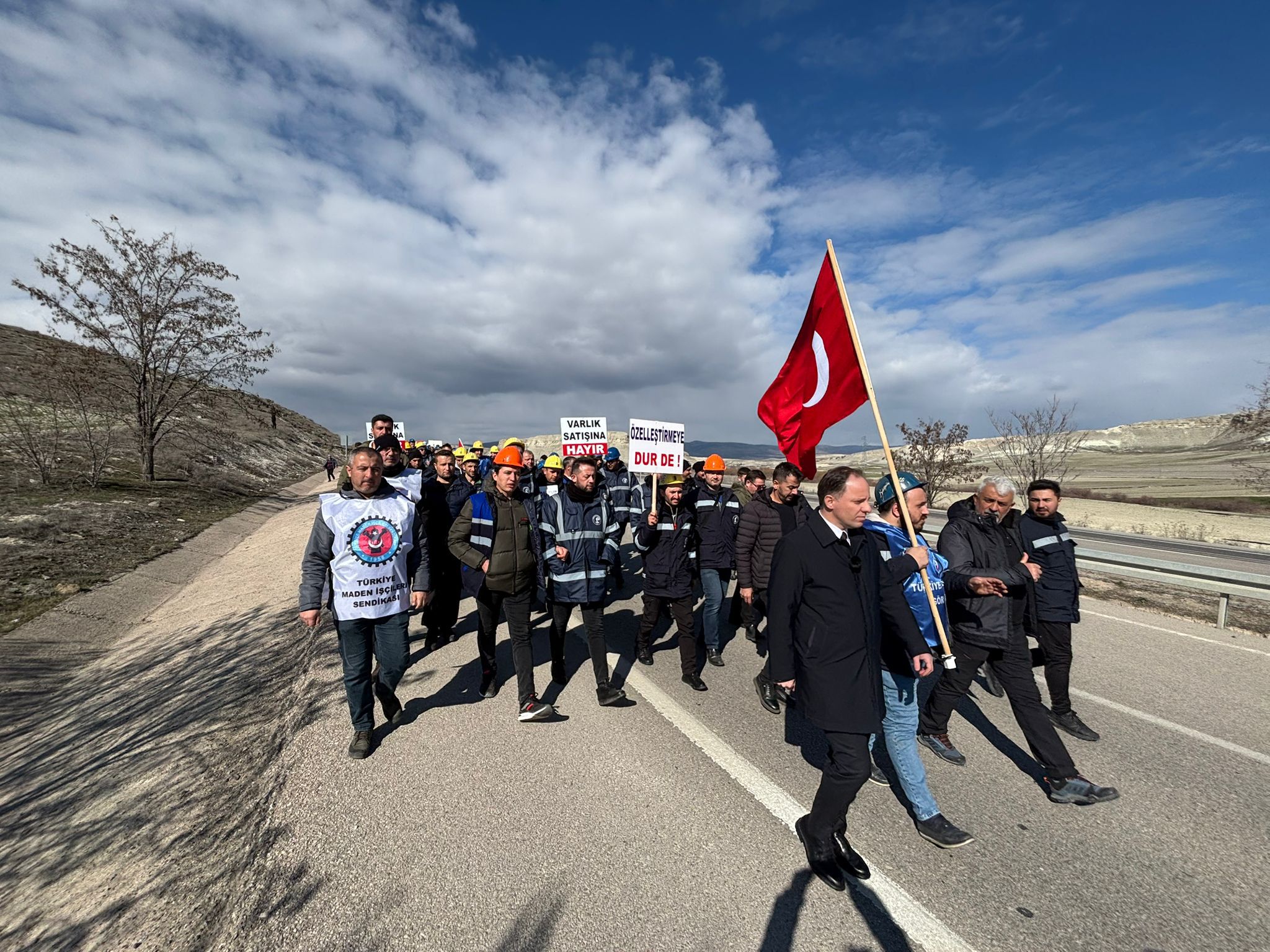 Madencilerinden Özelleştirmeye Karşı Yeni Yürüyüş! Deniz Yavuzyılmaz'dan Madencilere Tam Destek! İmza (1)