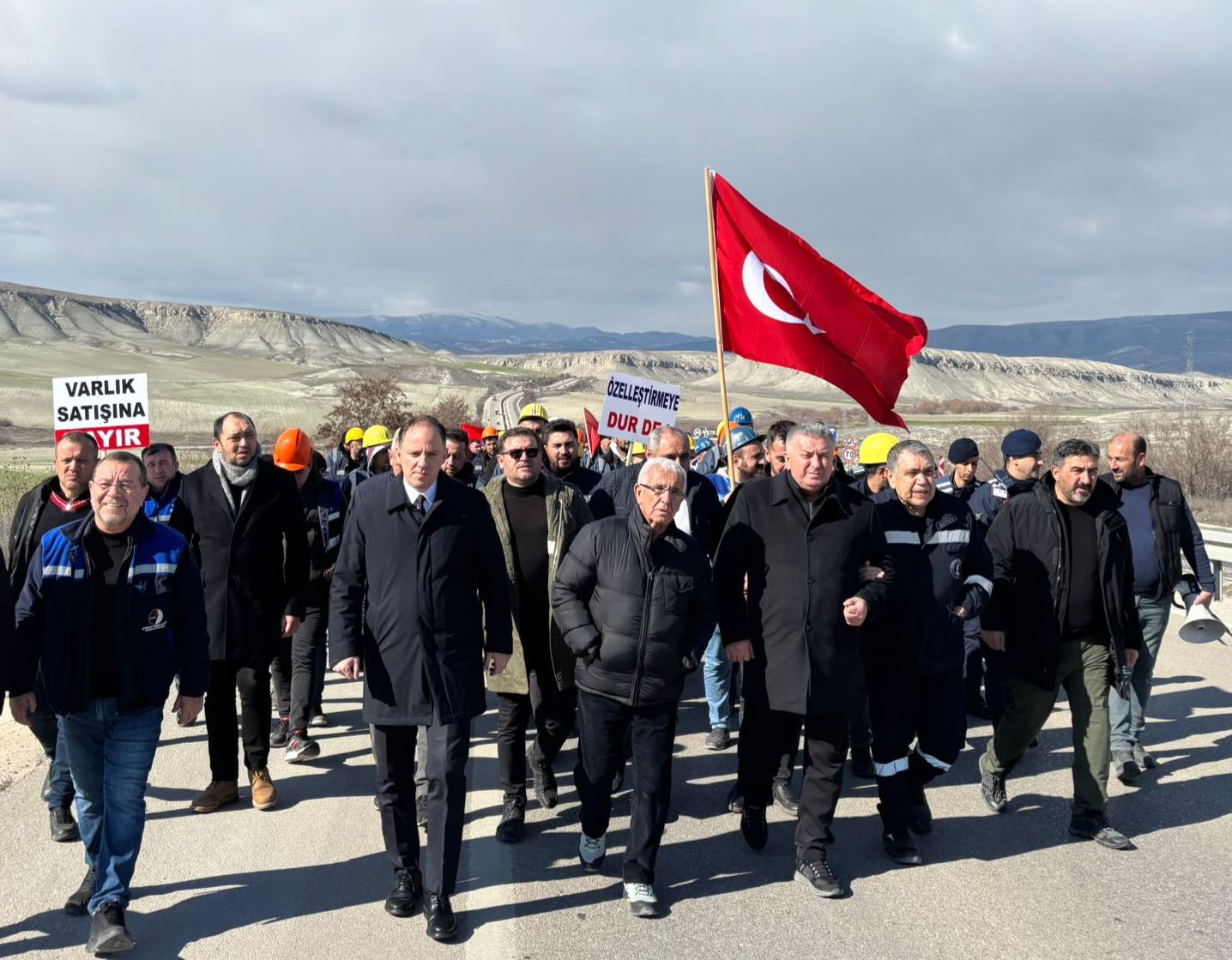 Madencilerinden Özelleştirmeye Karşı Yeni Yürüyüş! Deniz Yavuzyılmaz'dan Madencilere Tam Destek! İmza (2)