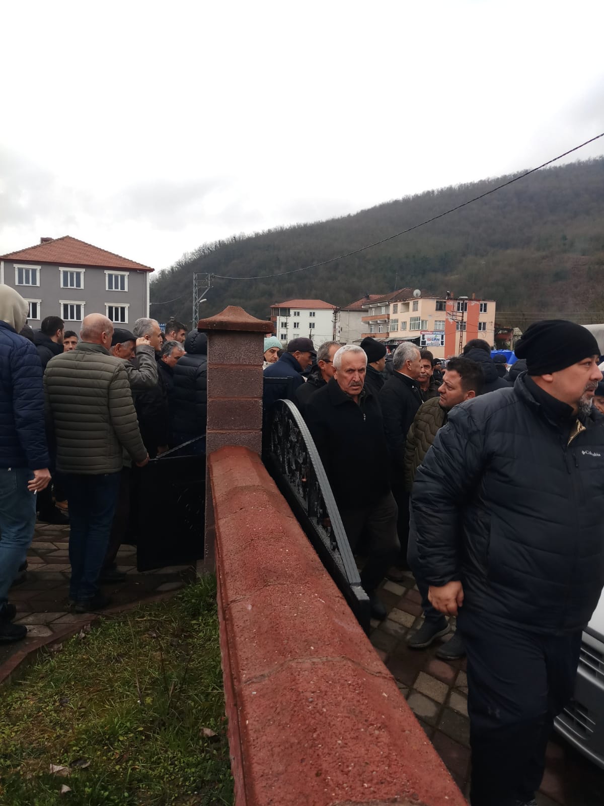 Ergin Kahya, Çayköy’de Kalabalıkla Defnedildi! | İmza