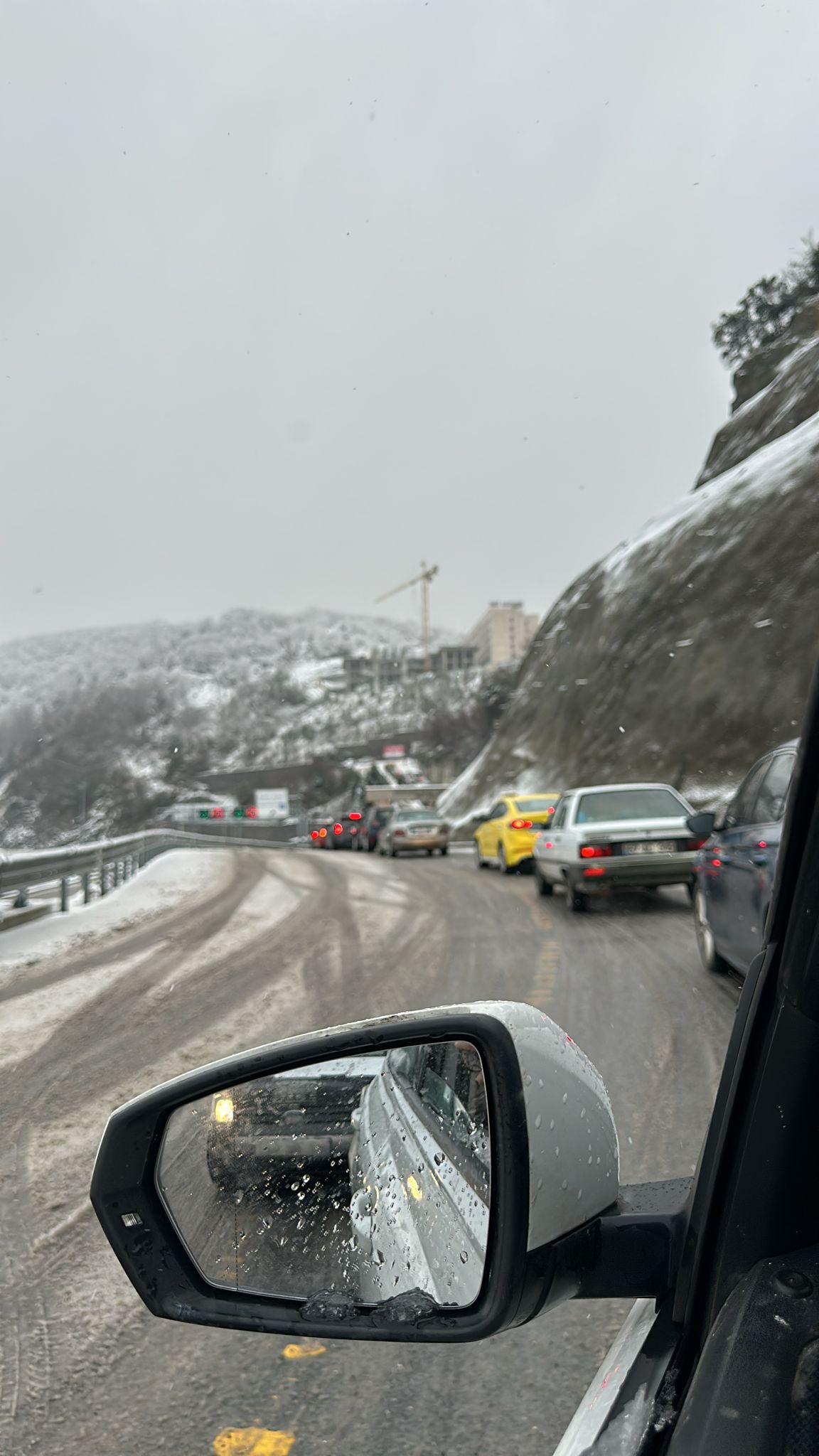 Zonguldak’ta kar çilesi! ZBEÜ Hastane yolunda zorlu bekleyiş! | Zonguldak Haberleri