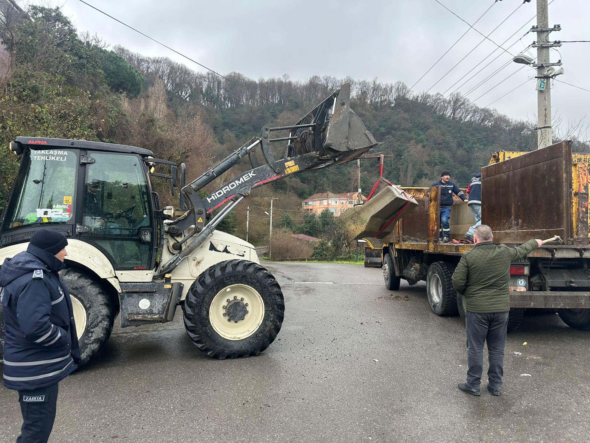 Zonguldak'ta Yolda Toprak Kayması! Açıldı! | İmza