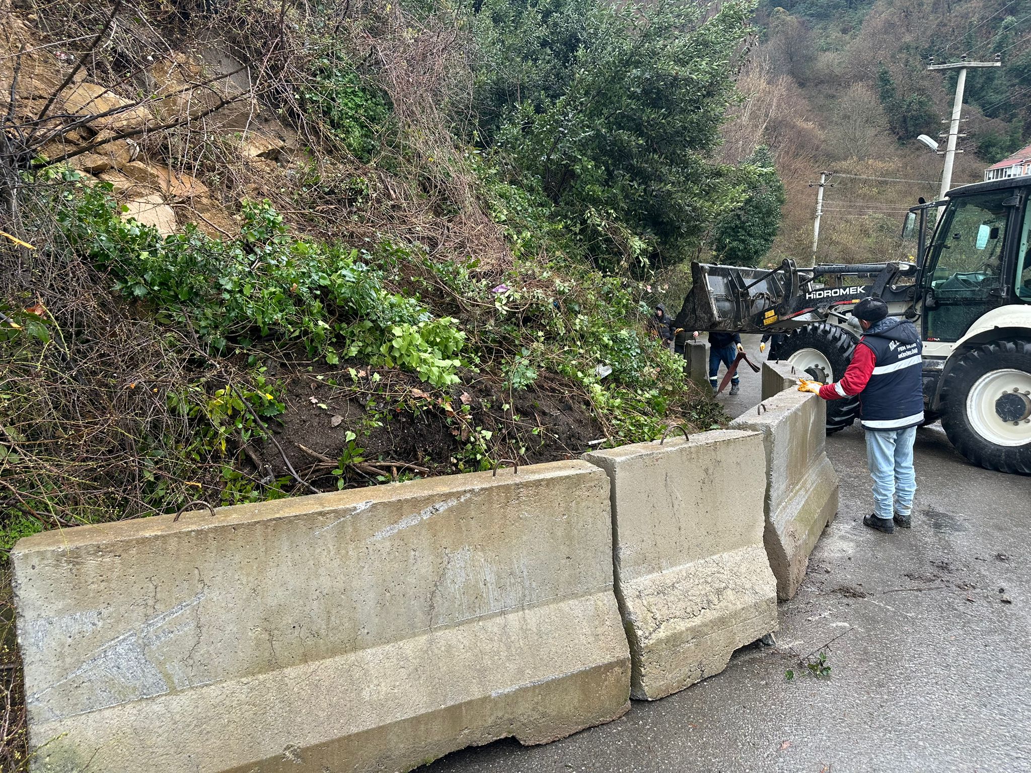 Zonguldak'ta Yolda Toprak Kayması! Açıldı! | İmza