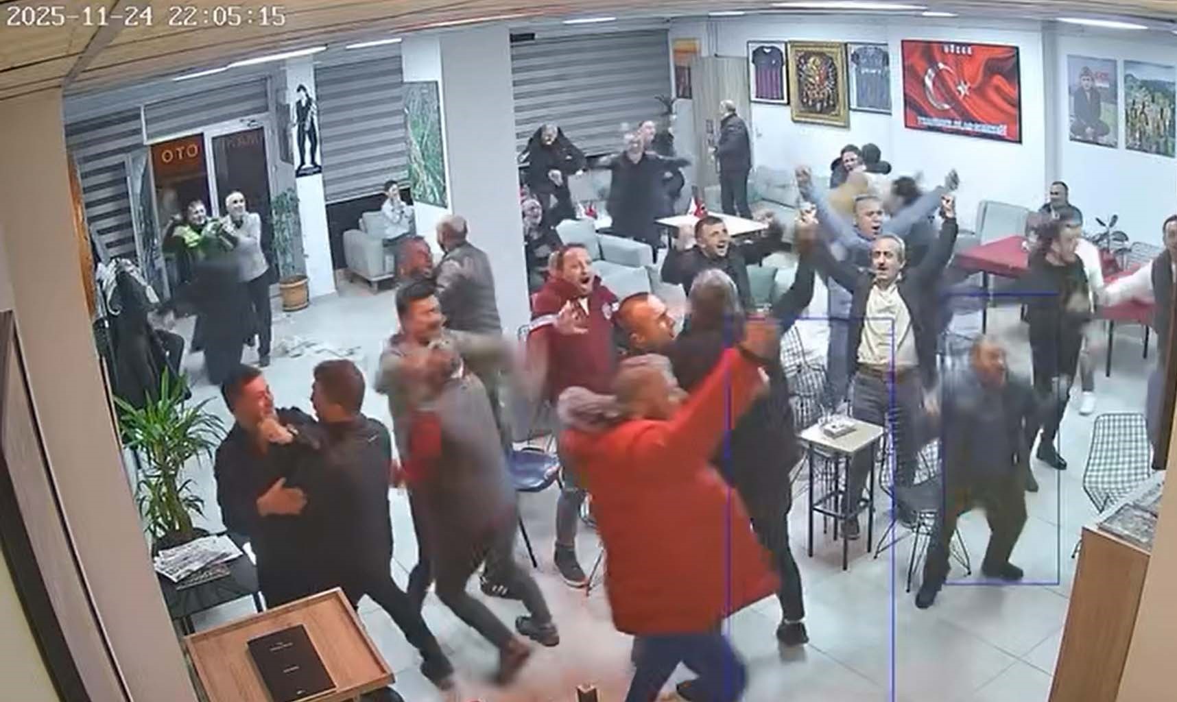 Düzce'deki Trabzonsporluların Gol Sevinci Kamerada! Imza Gazetesi (1)