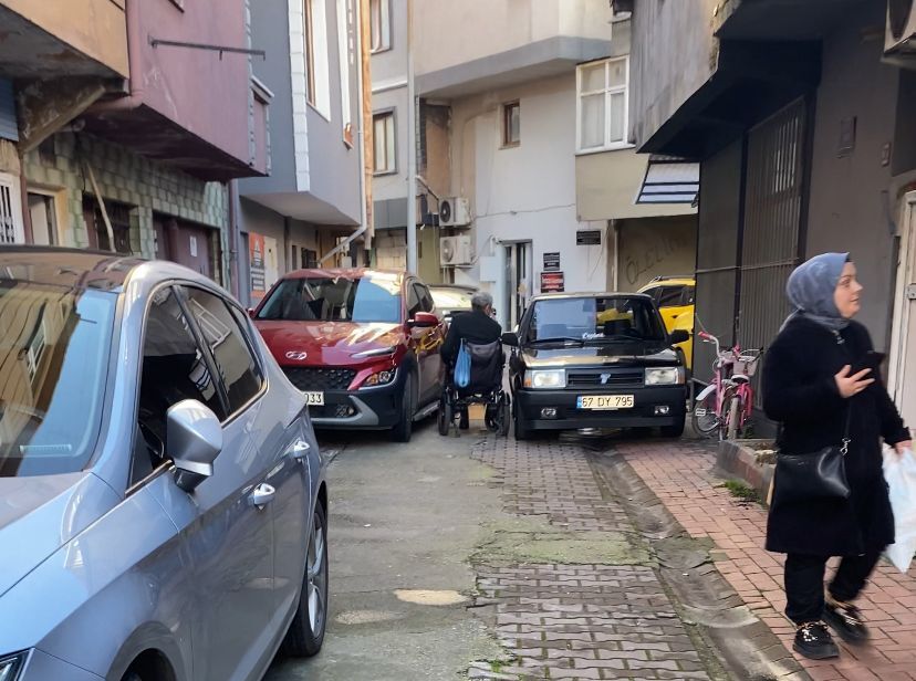 Kozlu'da Araçlar Ve Yayalardan Sonra Engellilere De Engel! Imza Gazetesi-1