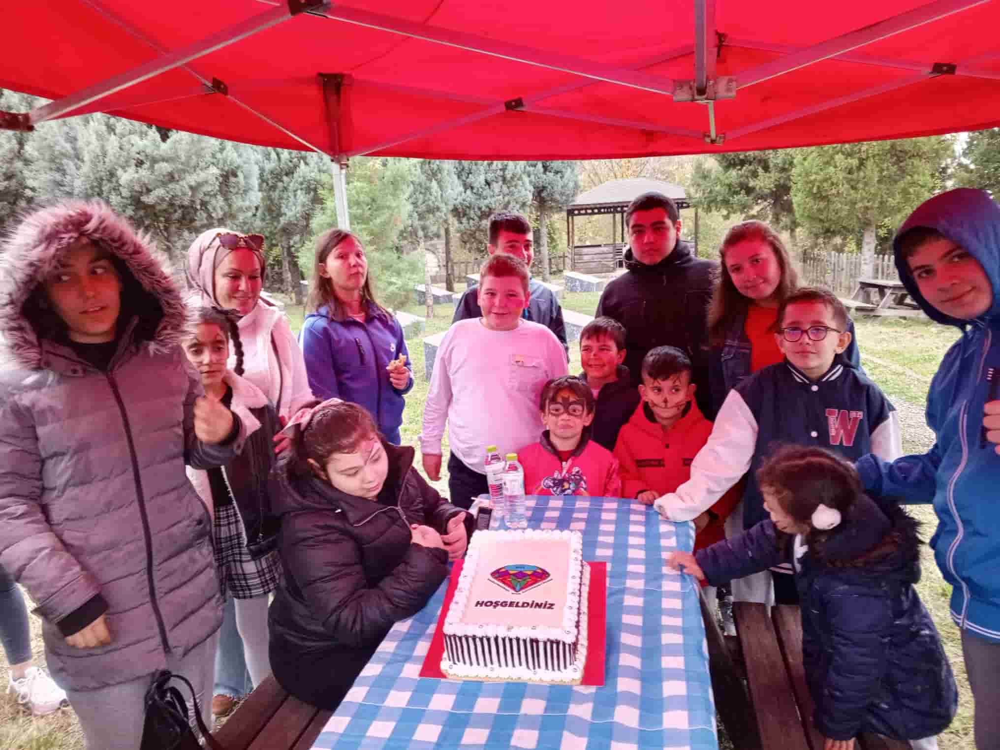 Özel Çocuklar Otizimli Çocuklar Ve Aileleri Şehitler Ormanı Parkında Misafir Edildi. 1 Min