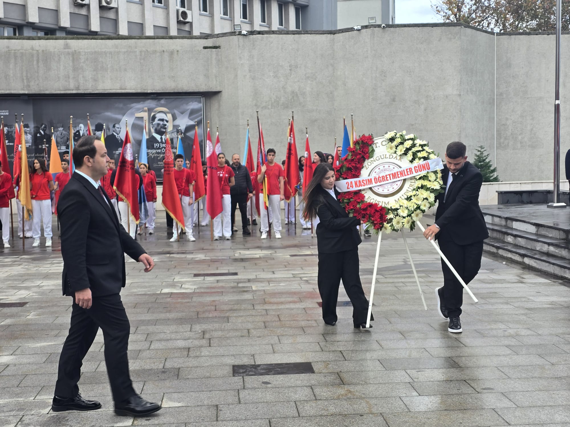 Zonguldak'ta Öğretmenler Günü Coşkuyla Kutlandı Imza Gazetesi (3)