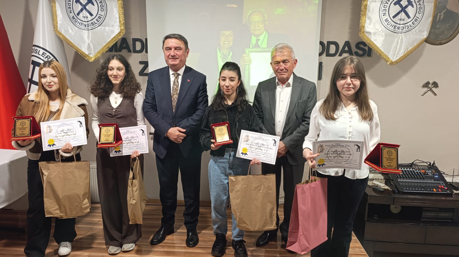 4 Aralık Dünya Madenciler Günü'nde Genç Yetenekler Ödüllendirildi... Imza Gazetesi