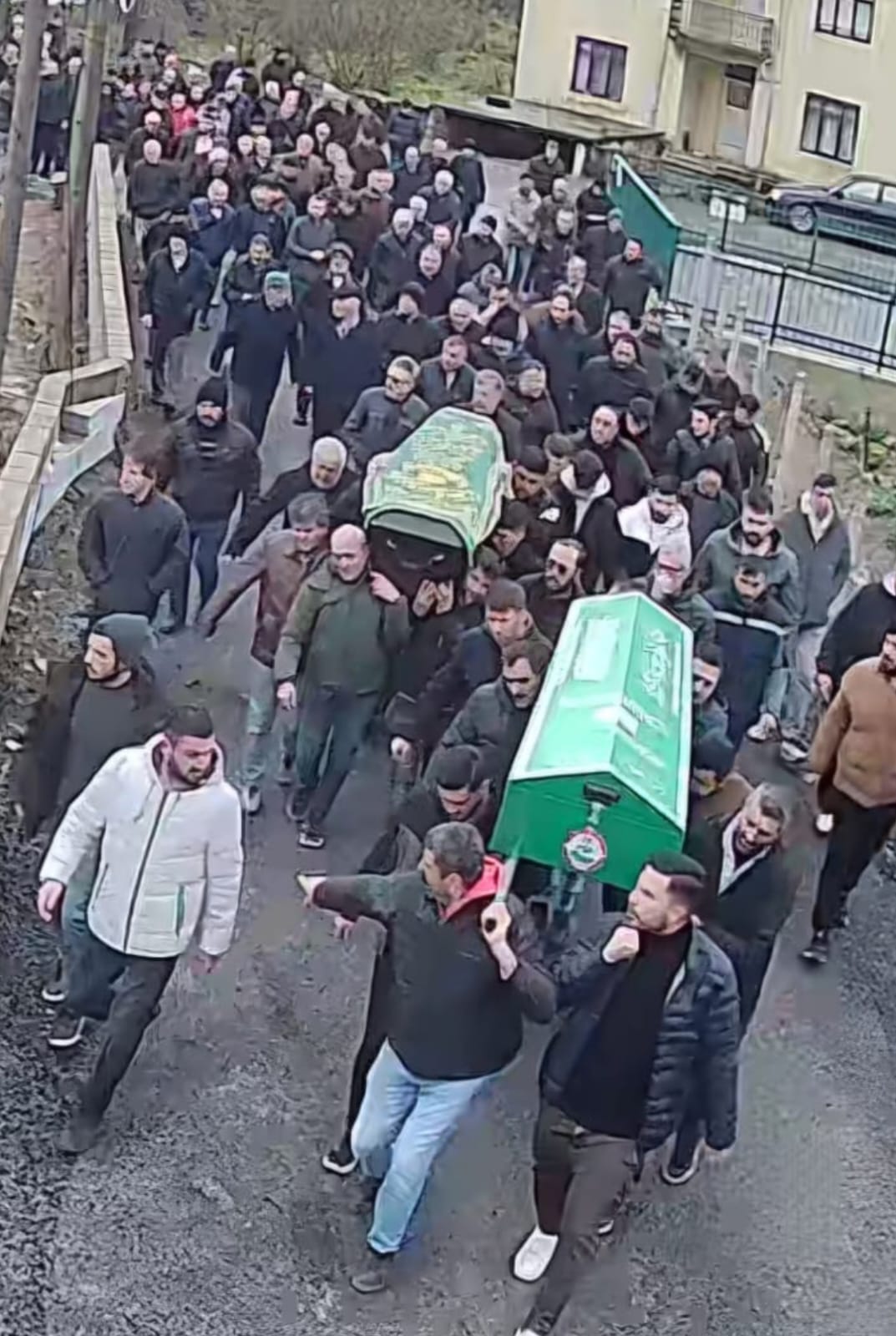 Cinayete Kurban Giden Anne Ve Kızı Yan Yana Defnedildi... İmza Gazetesi̇ (35)-1