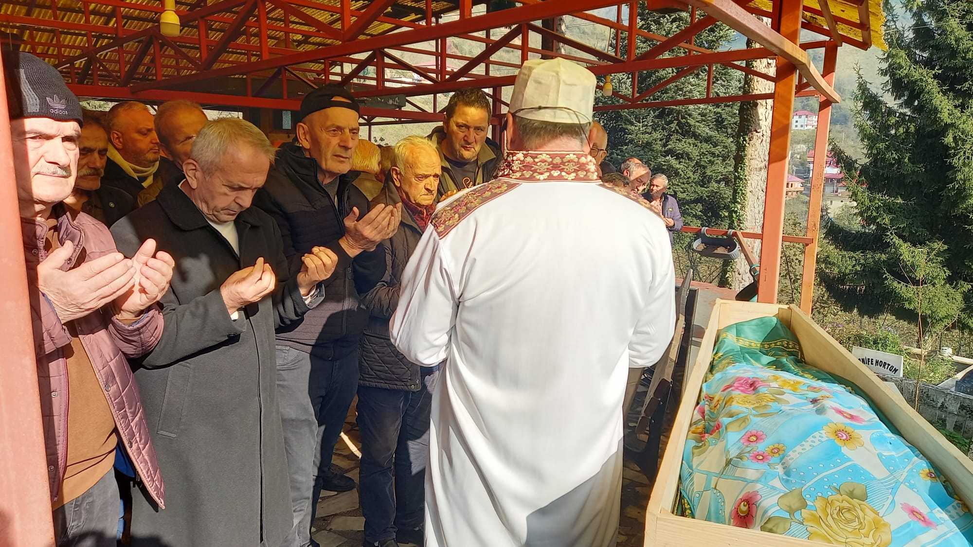 Gazeteci Mustafa Emen, Eşi Nazmiye Emen'i Giresun'da Toprağa Verdi! Böyle Yazdım Imza Gazetesi (2)