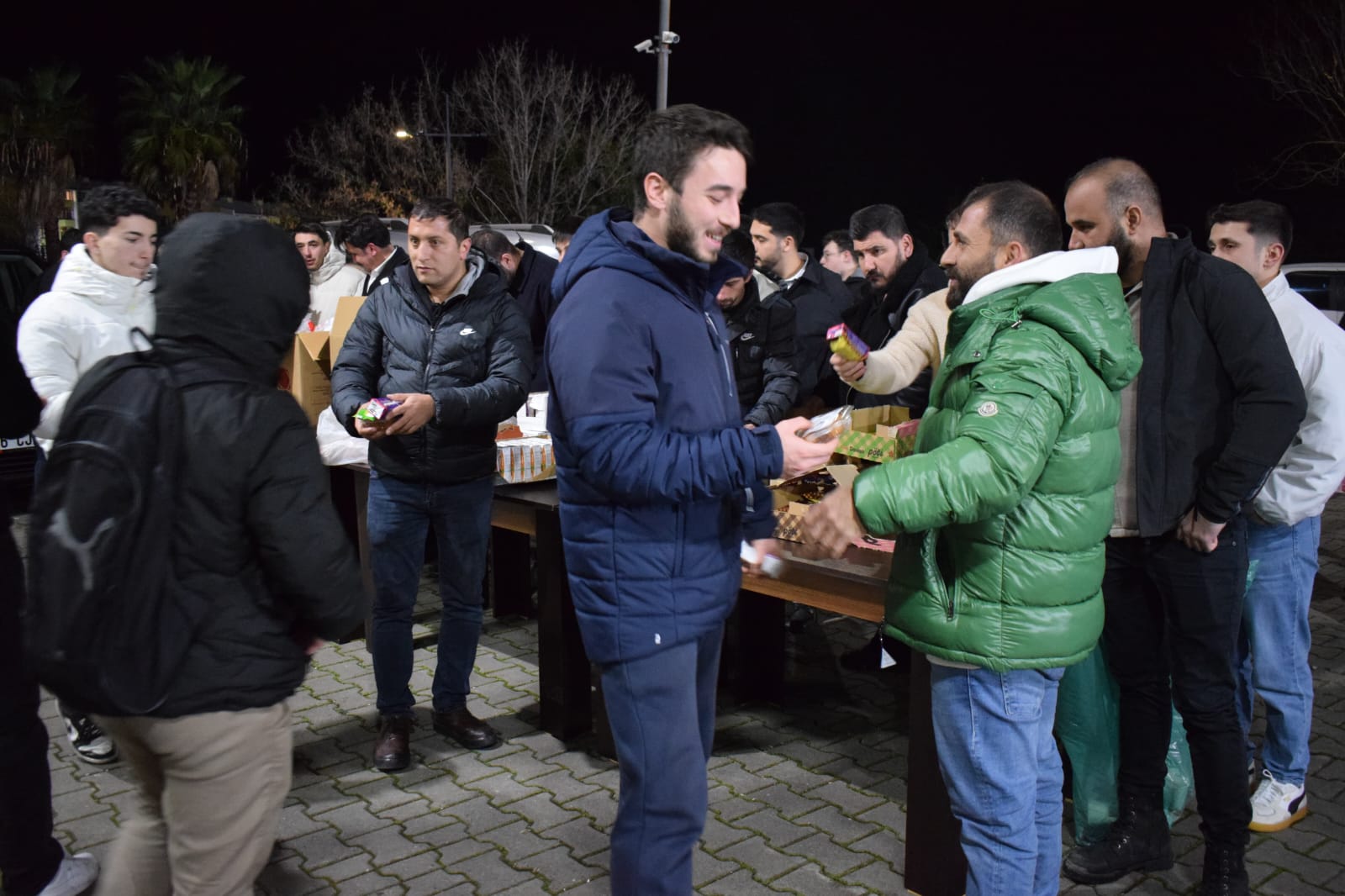 Gazipaşa Yardımlaşma Ve Dayanışma Derneği’nden Kandil Gecesinde Anlamlı İkram (2)