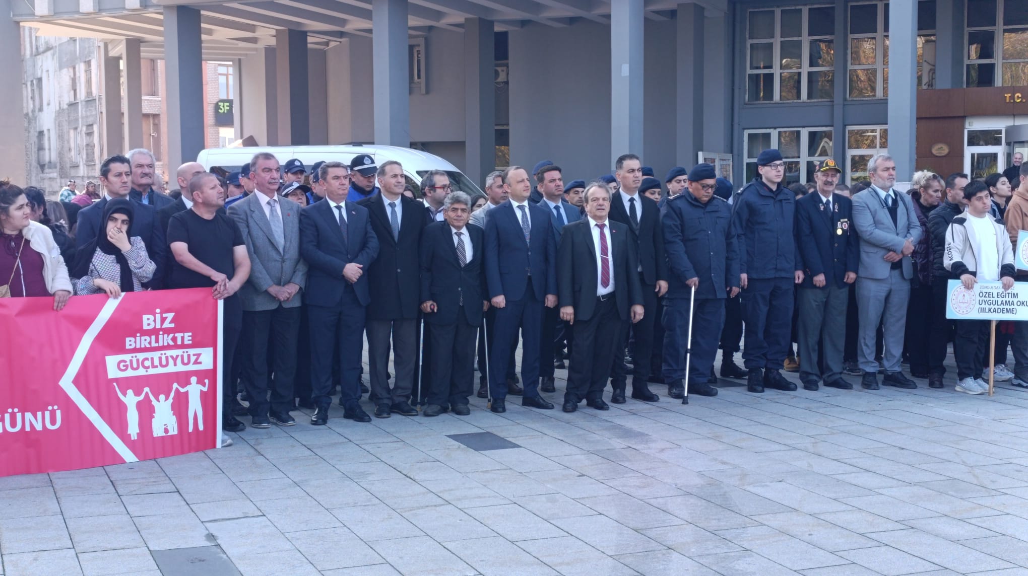 İmza Gazetesi̇ İstiklal Marşımız İşaret Diliyle Okundu... Zonguldak’ta 3 Aralık Dünya Engelliler Günü Kutlandı (1)-1