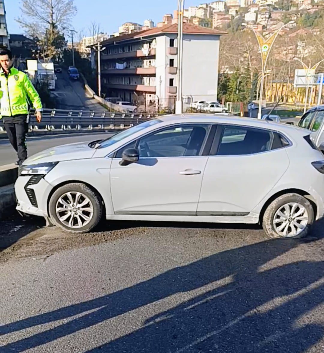 Lastiği Patlayan Otomobilim Sürücüsü Ölümden Döndü! Imza Gazetesi (1)-1