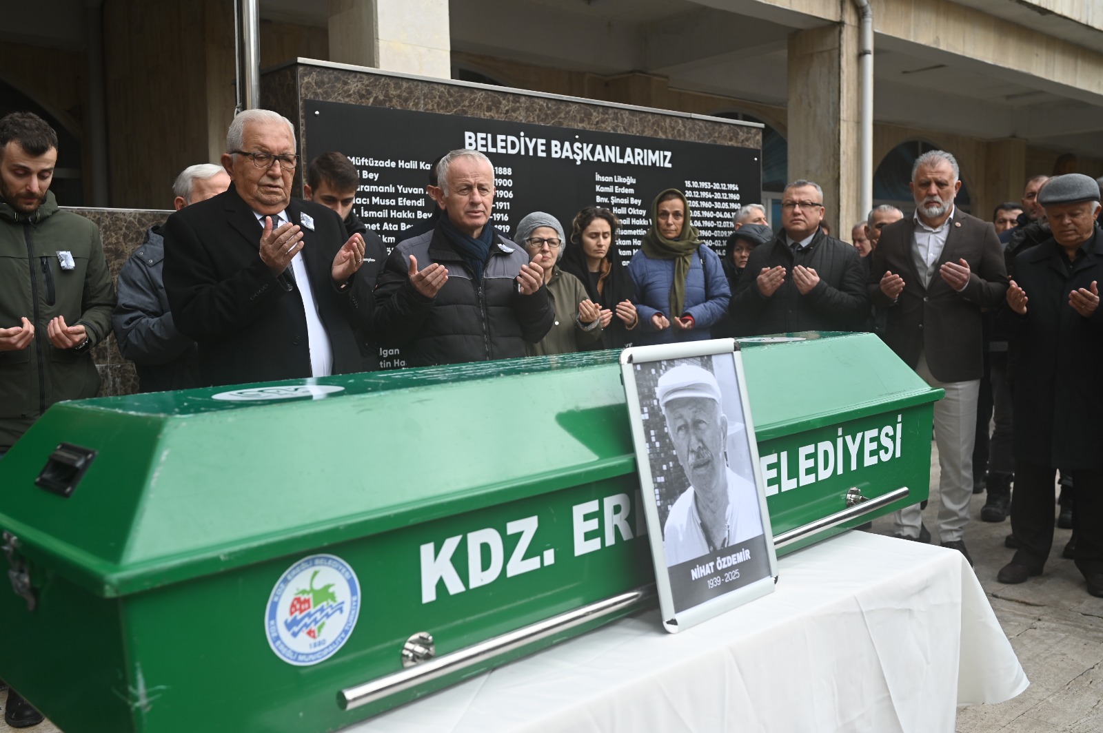 Nihat Özdemir İçin Belediye Önünde Tören Düzenlendi Imza Gazetesi (1)