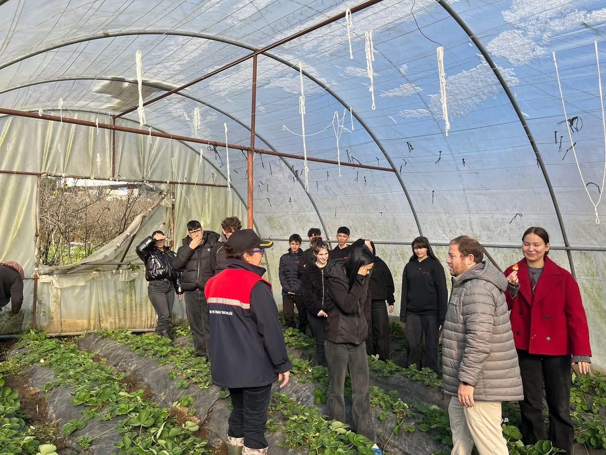 Öğrencilere Sera Alanında…! Imza Gazetesi