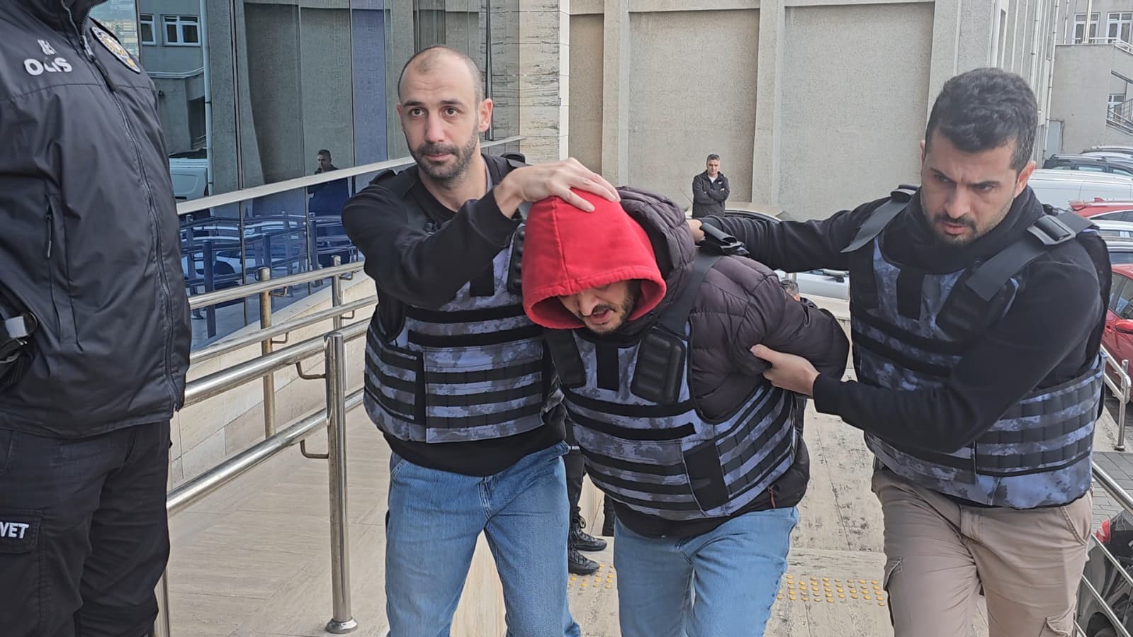 Serkan Akdal'ın Katil Zanlısı, Zonguldak Adliyesi Önünde Sessizliğini Bozdu! 3 Kişi Saldırdılar, Kendimi Savundum Imza Gazetesi (1)