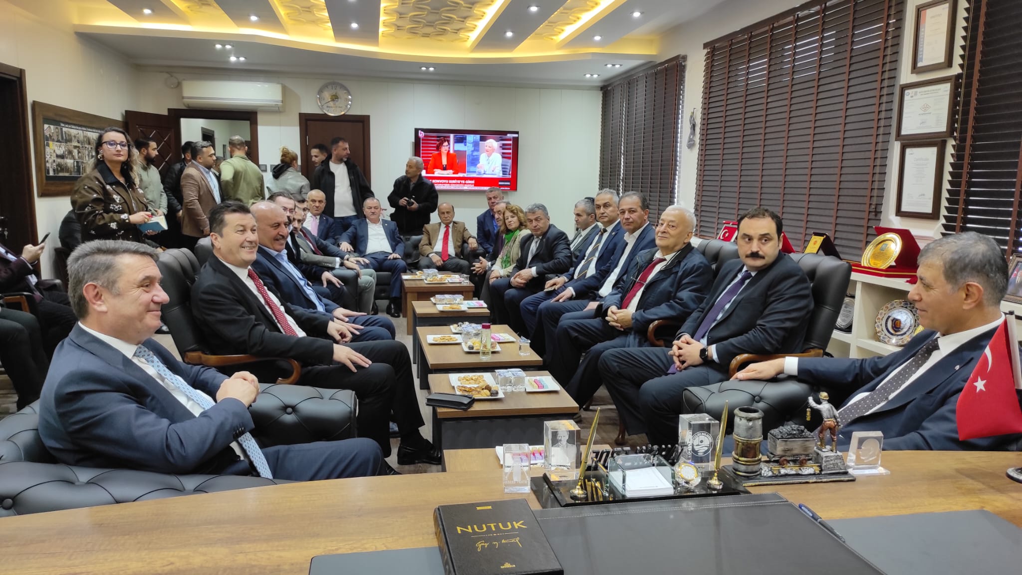 Tugay'dan Çıplak Ayaklı İş Bırakma Eylemine Net Mesaj Gerekeni En Kısa Sürede Yapacağız Imza Gazetesi (2)