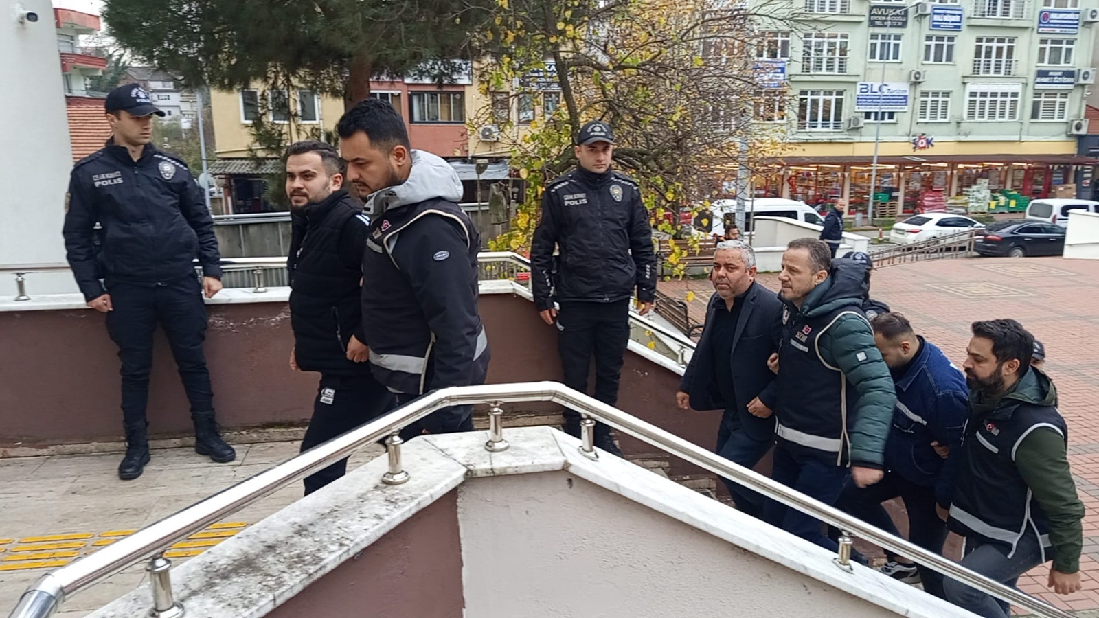 Zonguldak İl Başkani Ve Oğlu Adli̇yeye Sevk Edi̇ldi̇! İmza Gazetesi̇ (8)