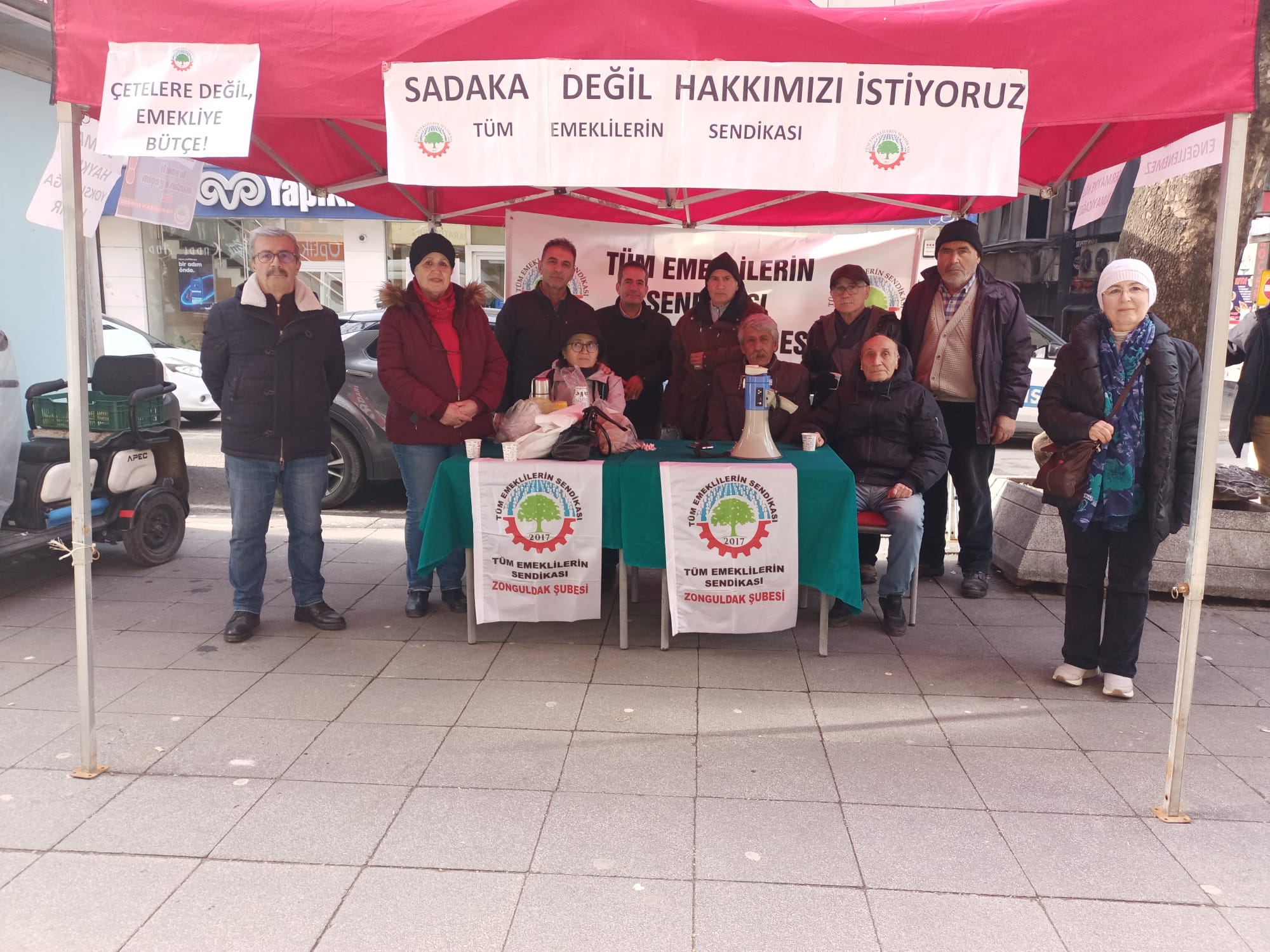 Emeklilerden Vergi Dairesi Önünde Kararlı Eylem İmza Gazetesi̇ (16)-1