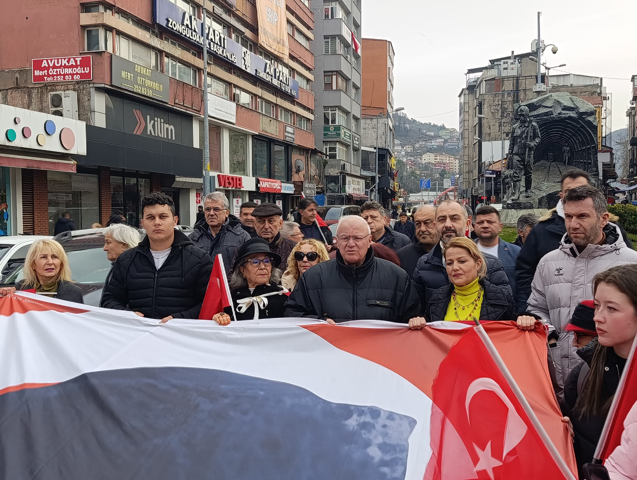 Türk Bayrağına Yapılan Saldırıya Zonguldak’tan Sert Tepki İmza Gazetesi̇