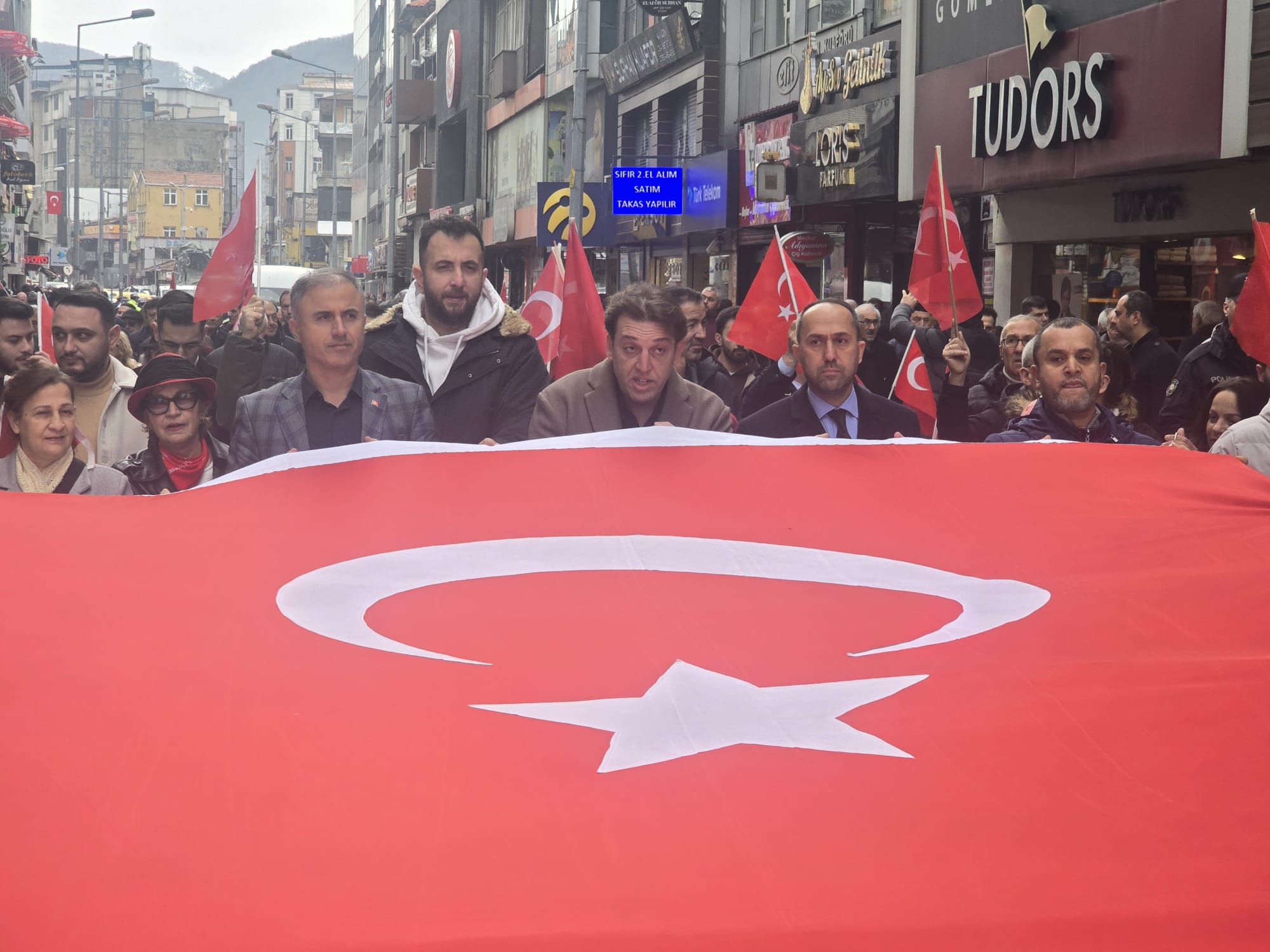 Zonguldak Bayrağına Sahip Çıktı “Bayrak Namustur” Mesajı Meydanlardan Yükseldi İmza Gazetesi̇ (2)