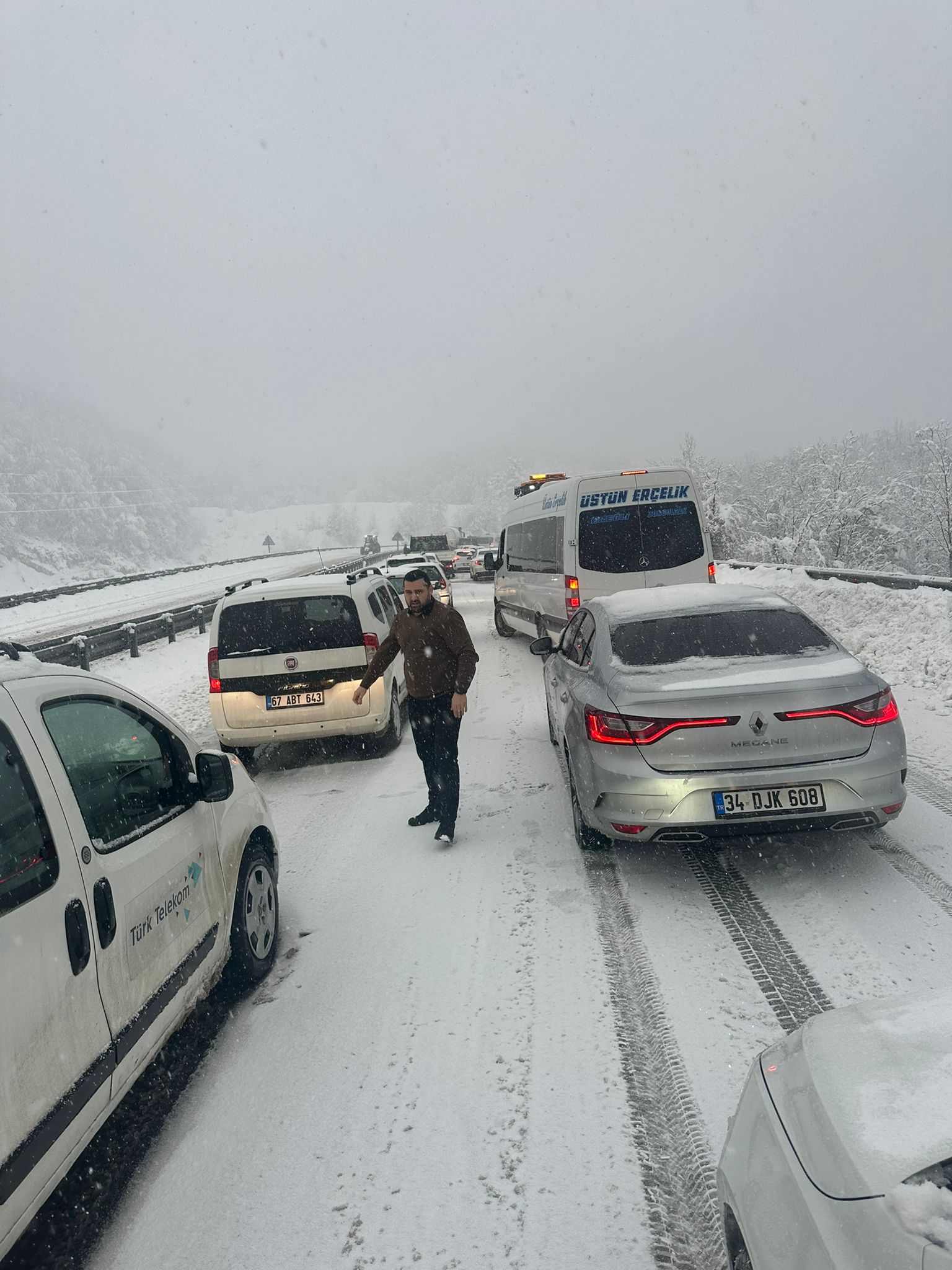 Zonguldak Ereğli Yolunda Ulaşım Kilit! Jandarma Geçişleri Durdurdu (2)