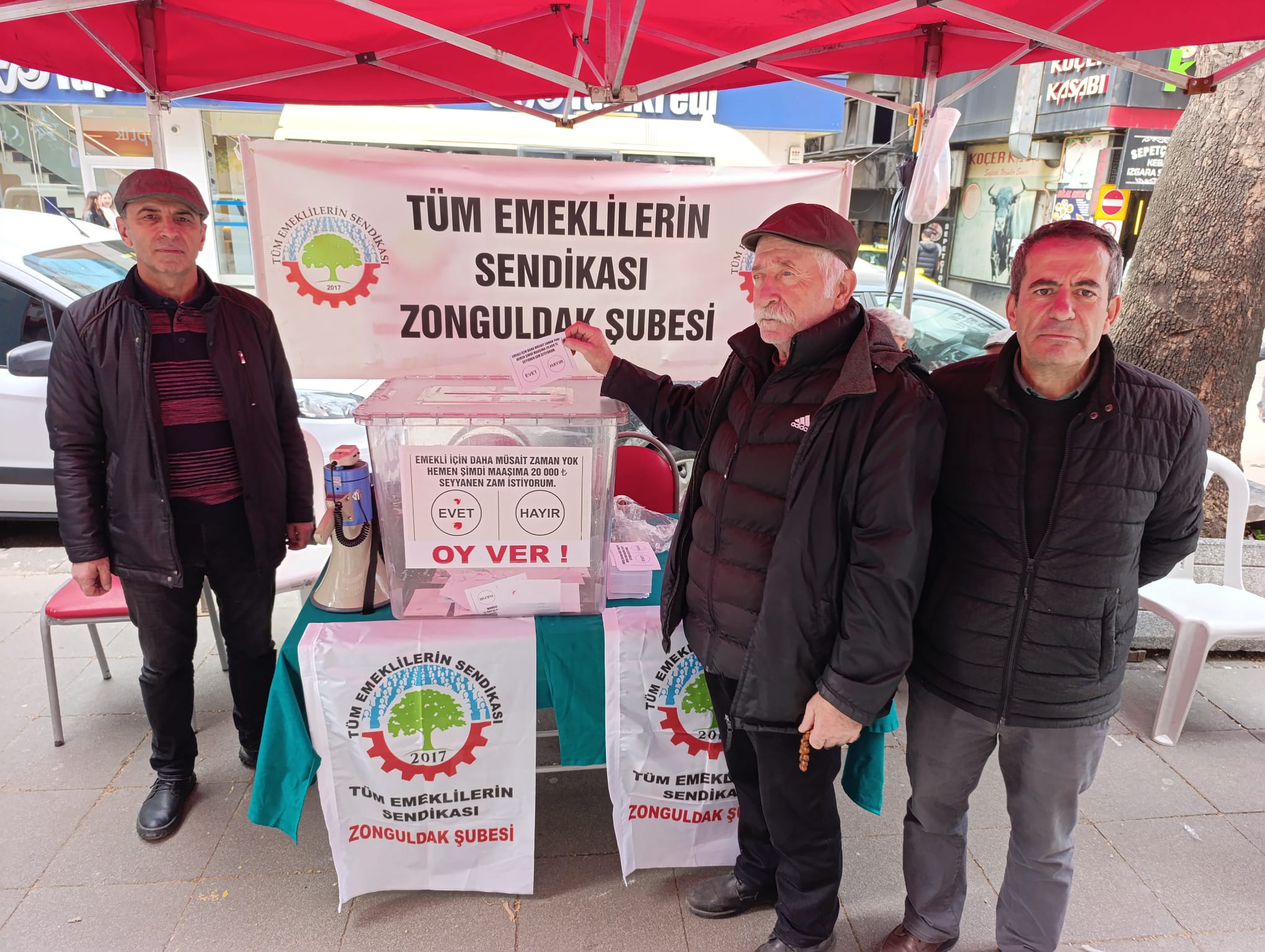 Zonguldaklı Emekli, Sandığı Sokağa Kurdu! İmza Gazetesi̇ (2)-1