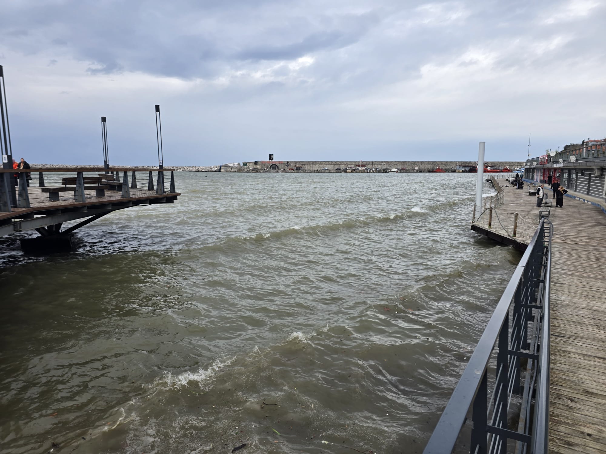 Zonguldak’ta Fırtına Hayatı Olumsuz Etkiledi! İmza Gazetesi̇ (1)-1