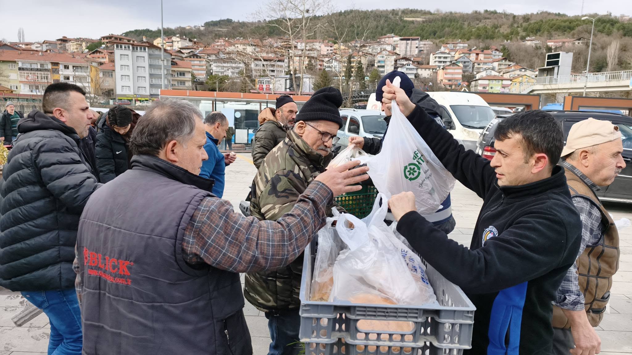 Devrek’te El Konulan Ekmekler Vatandaşa Ve Kursa Dağıtıldı... Imza Gazetesi (2)