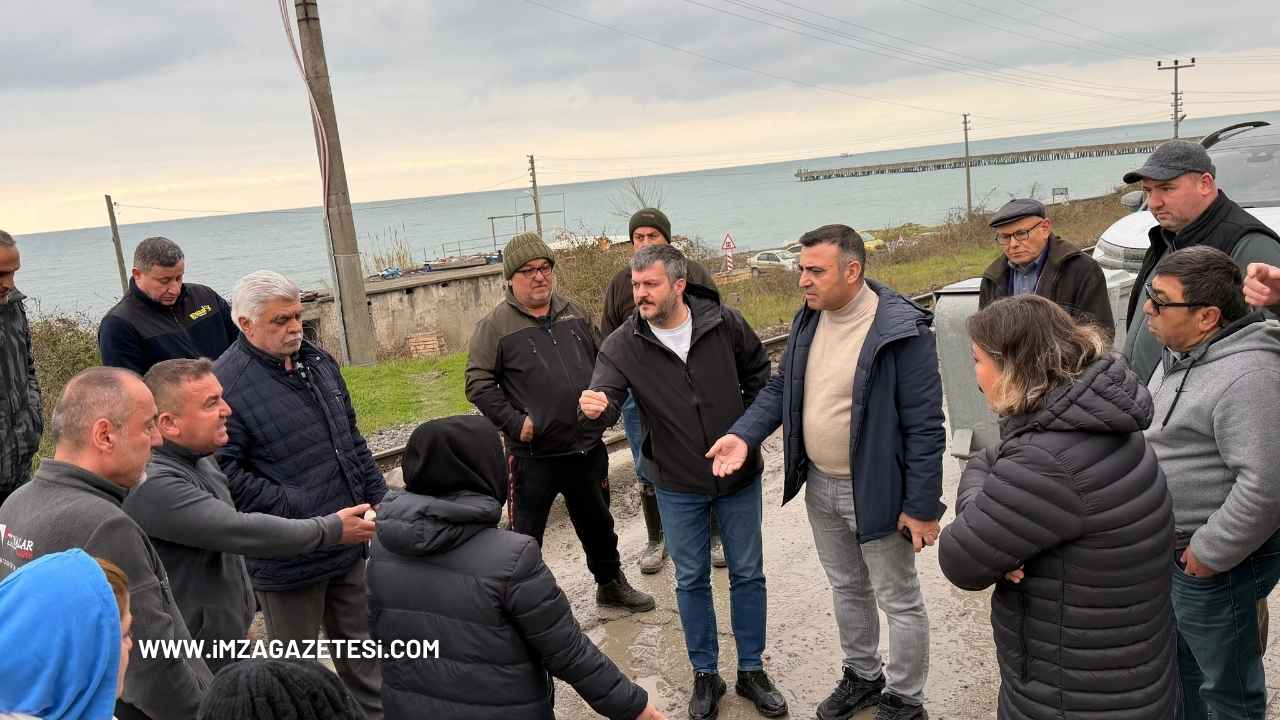 Filyos’ta Yol Rezaleti! Vatandaş Tırların Önünü Kesti İmza Gazetesi̇ (2)