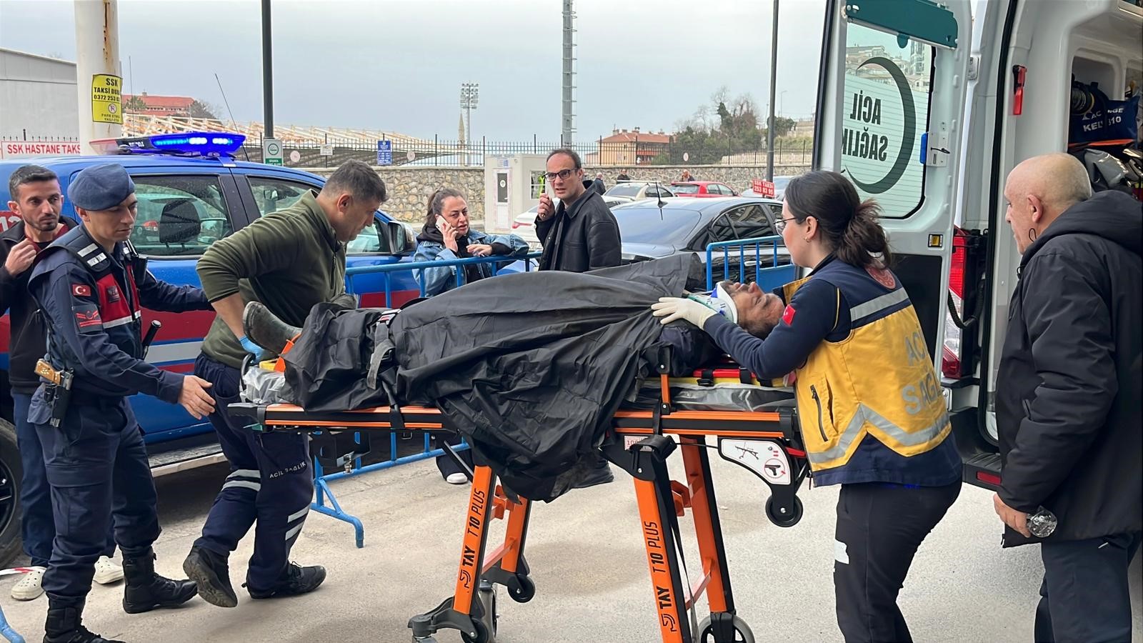 Göçükteki Madencilerden Biri Sağ Kurtarıldı! İmza Gazetesi̇ (1)-1